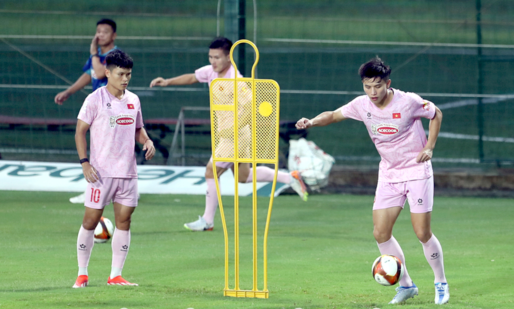 Tuyển Việt Nam cần g&igrave; để đ&aacute;nh bại Th&aacute;i Lan?- Ảnh 1.