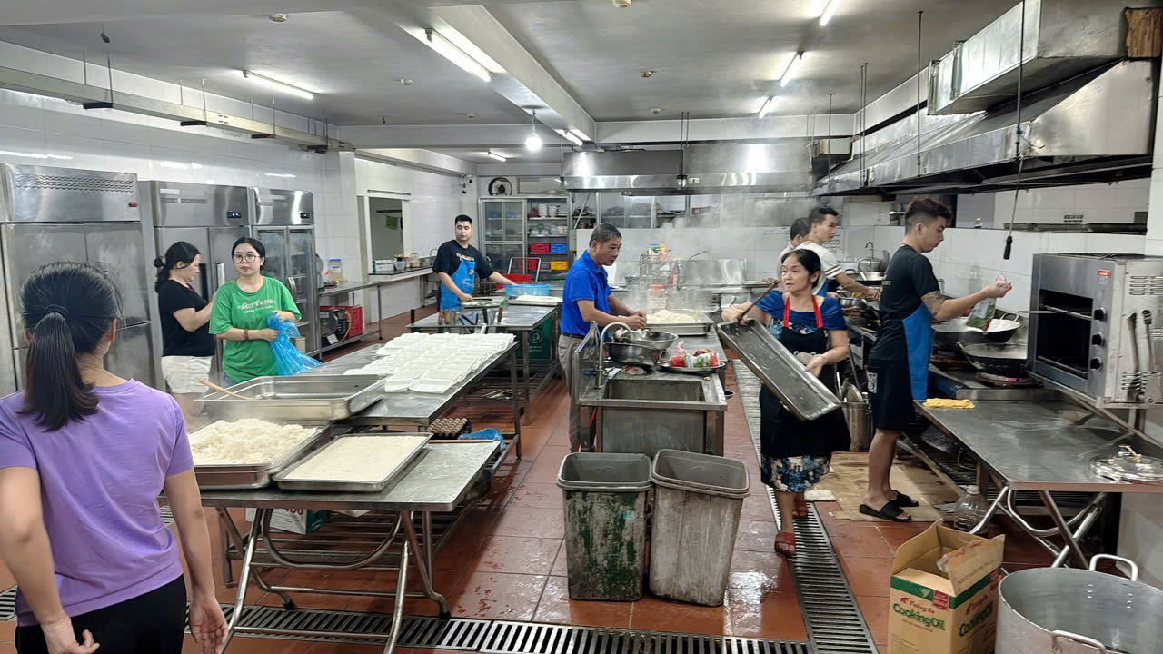 Những c&acirc;u chuyện cảm động trong b&atilde;o lũ ở Y&ecirc;n B&aacute;i- Ảnh 7.