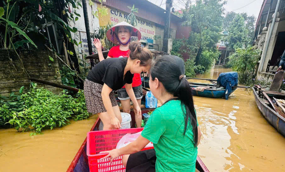 Những c&acirc;u chuyện cảm động trong b&atilde;o lũ ở Y&ecirc;n B&aacute;i- Ảnh 9.