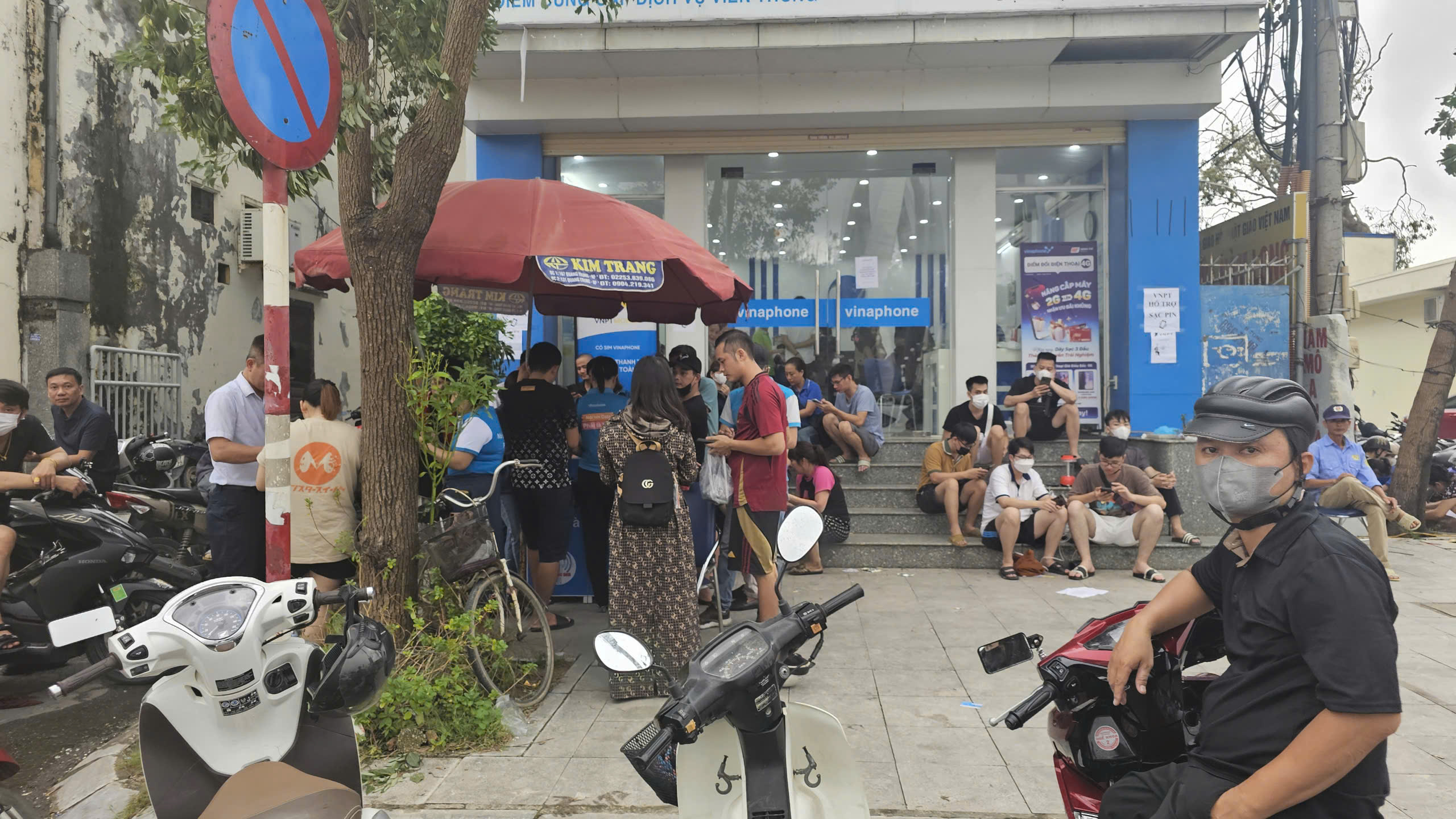 Người d&acirc;n Hải Ph&ograve;ng trả tiền trước, nhận bi&ecirc;n lai, xếp h&agrave;ng th&acirc;u đ&ecirc;m chờ mua m&aacute;y ph&aacute;t điện- Ảnh 4.