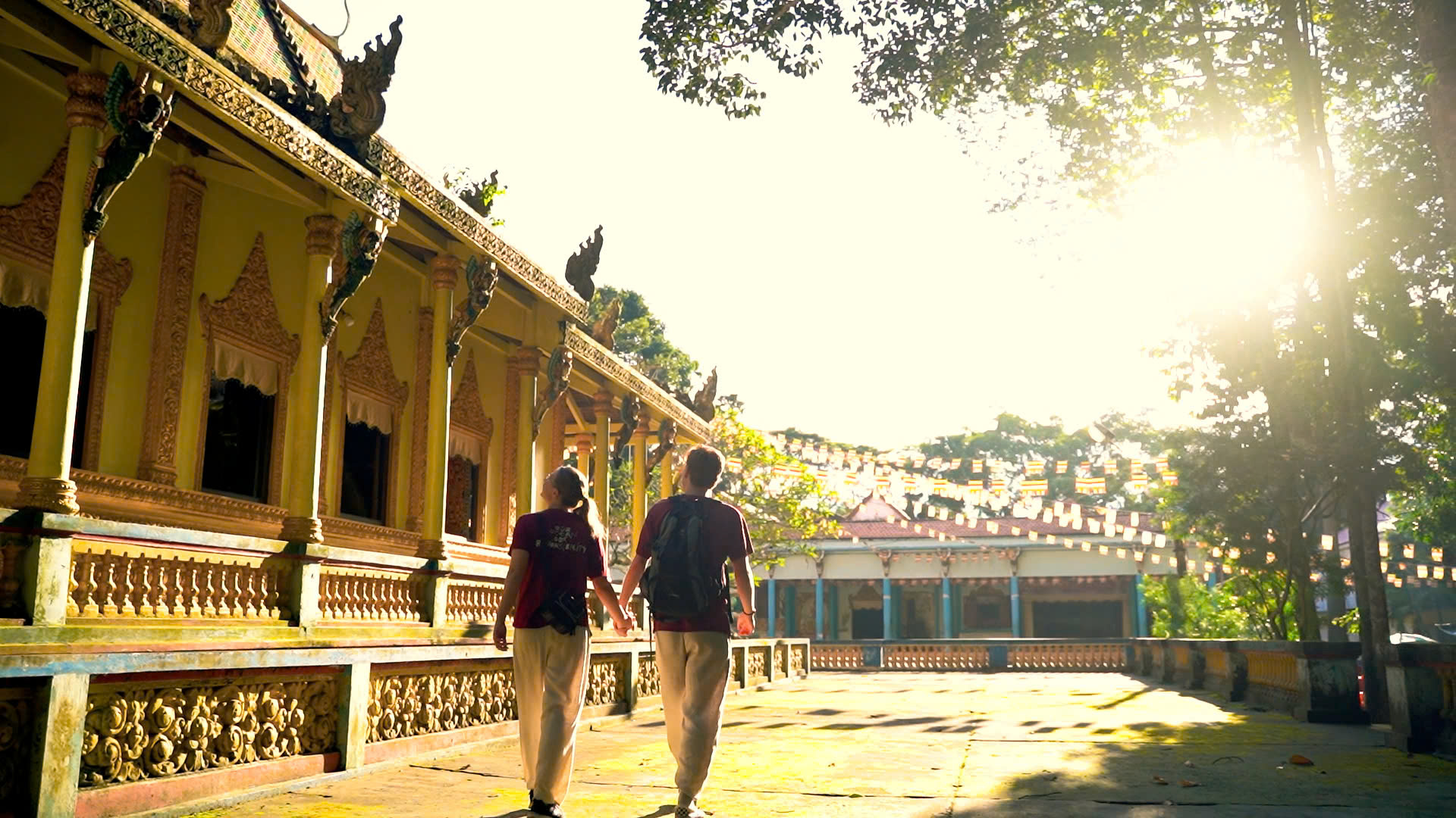 Du khách đổ về chiêm bái tượng Phật nằm trong ngôi chùa Khmer ở Sóc Trăng- Ảnh 8. Du khách đổ về chiêm bái tượng Phật nằm trong ngôi chùa Khmer ở Sóc Trăng- Ảnh 8.