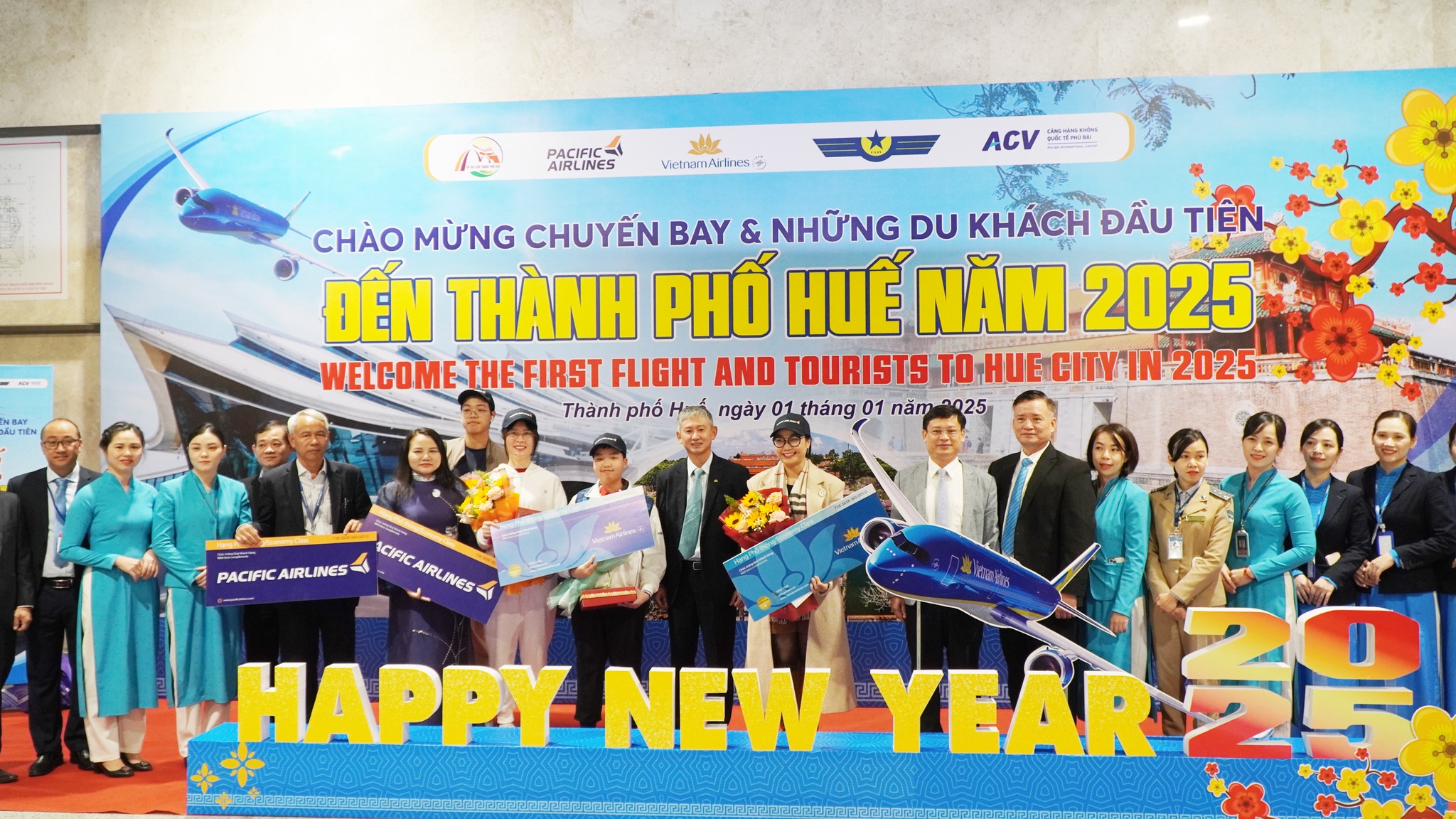 Chuyến bay VN6317 chở hơn 100 h&agrave;nh kh&aacute;ch &ldquo;x&ocirc;ng đất&rdquo; TP Huế- Ảnh 3.