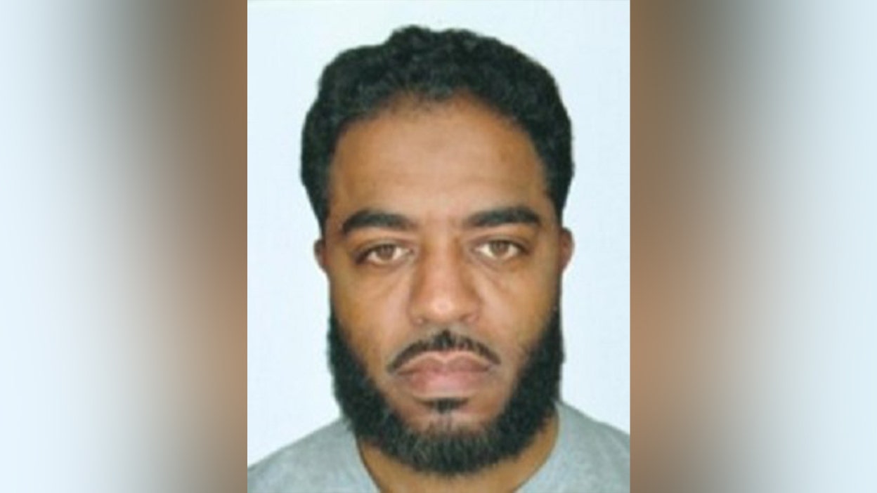 Th&ocirc;ng tin bất ngờ về nghi phạm vụ đ&acirc;m xe, xả s&uacute;ng ở Mỹ đ&ecirc;m giao thừa- Ảnh 1.