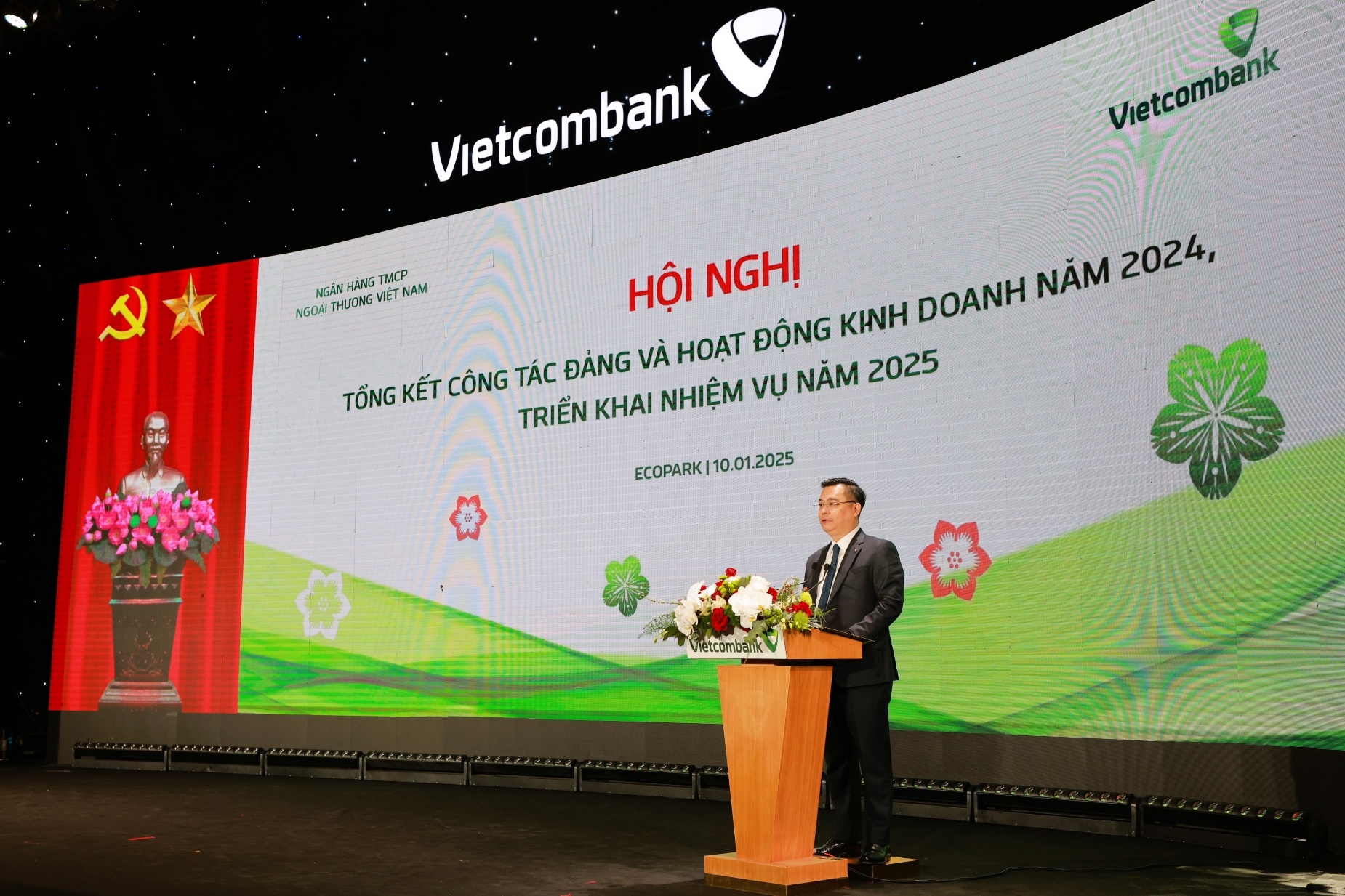 Vietcombank vững thế dẫn đầu, bứt ph&aacute; với dấu ấn xanh- Ảnh 1.