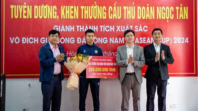 Loạt sao tuyển Việt Nam nhận thêm phần thưởng sau chức vô địch AFF Cup 2024- Ảnh 1. Loạt sao tuyển Việt Nam nhận thêm phần thưởng sau chức vô địch AFF Cup 2024- Ảnh 1.