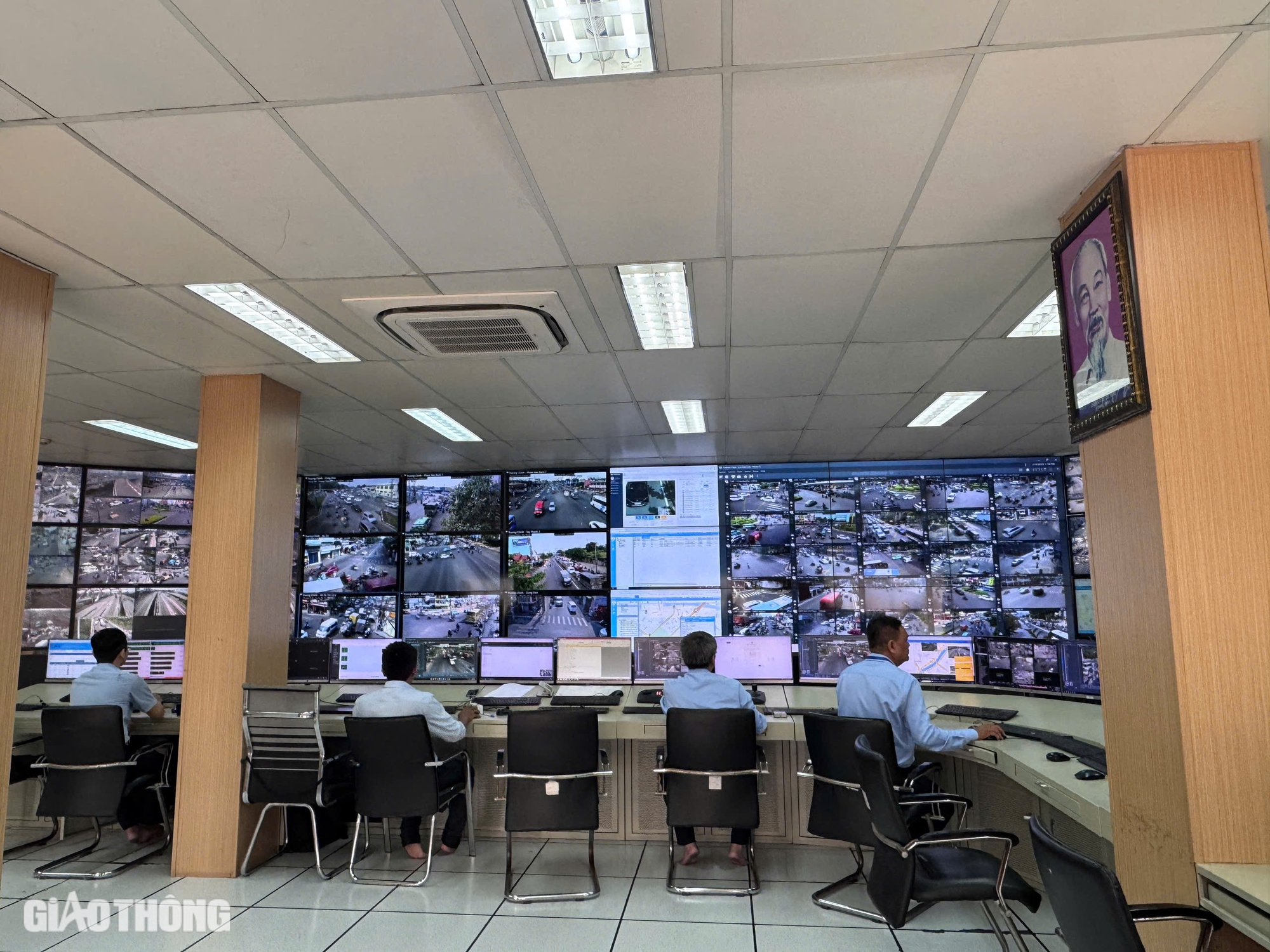 Vào "đầu não" giám sát giao thông ở TP.HCM những ngày cuối năm- Ảnh 2. Vào "đầu não" giám sát giao thông ở TP.HCM những ngày cuối năm- Ảnh 2.