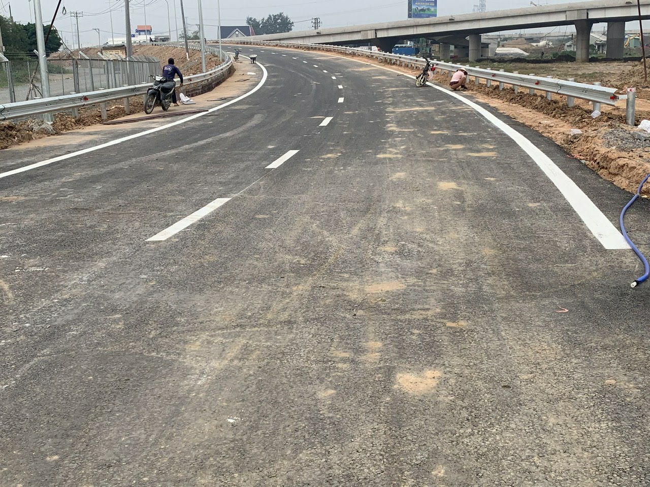 Ho&agrave;n th&agrave;nh thảm nhựa đoạn 250m nối cao tốc Bến Lức v&agrave; Trung Lương- Ảnh 1.