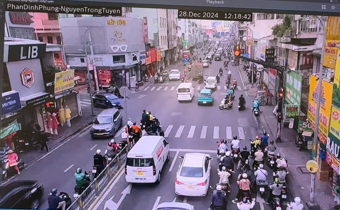 Vào "đầu não" giám sát giao thông ở TP.HCM những ngày cuối năm- Ảnh 6. Vào "đầu não" giám sát giao thông ở TP.HCM những ngày cuối năm- Ảnh 6.