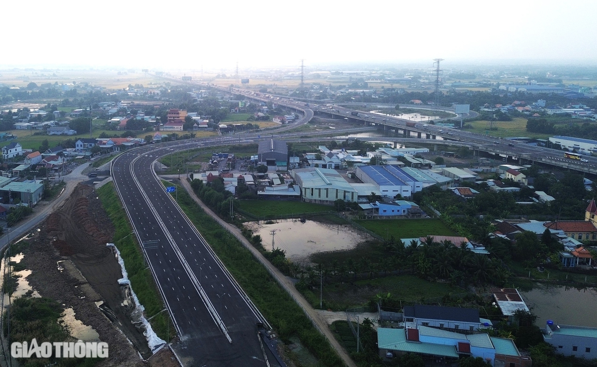 Ngắm hai nút giao kết nối QL1 với cao tốc TP.HCM - Trung Lương sắp thông xe- Ảnh 5. Ngắm hai nút giao kết nối QL1 với cao tốc TP.HCM - Trung Lương sắp thông xe- Ảnh 5.