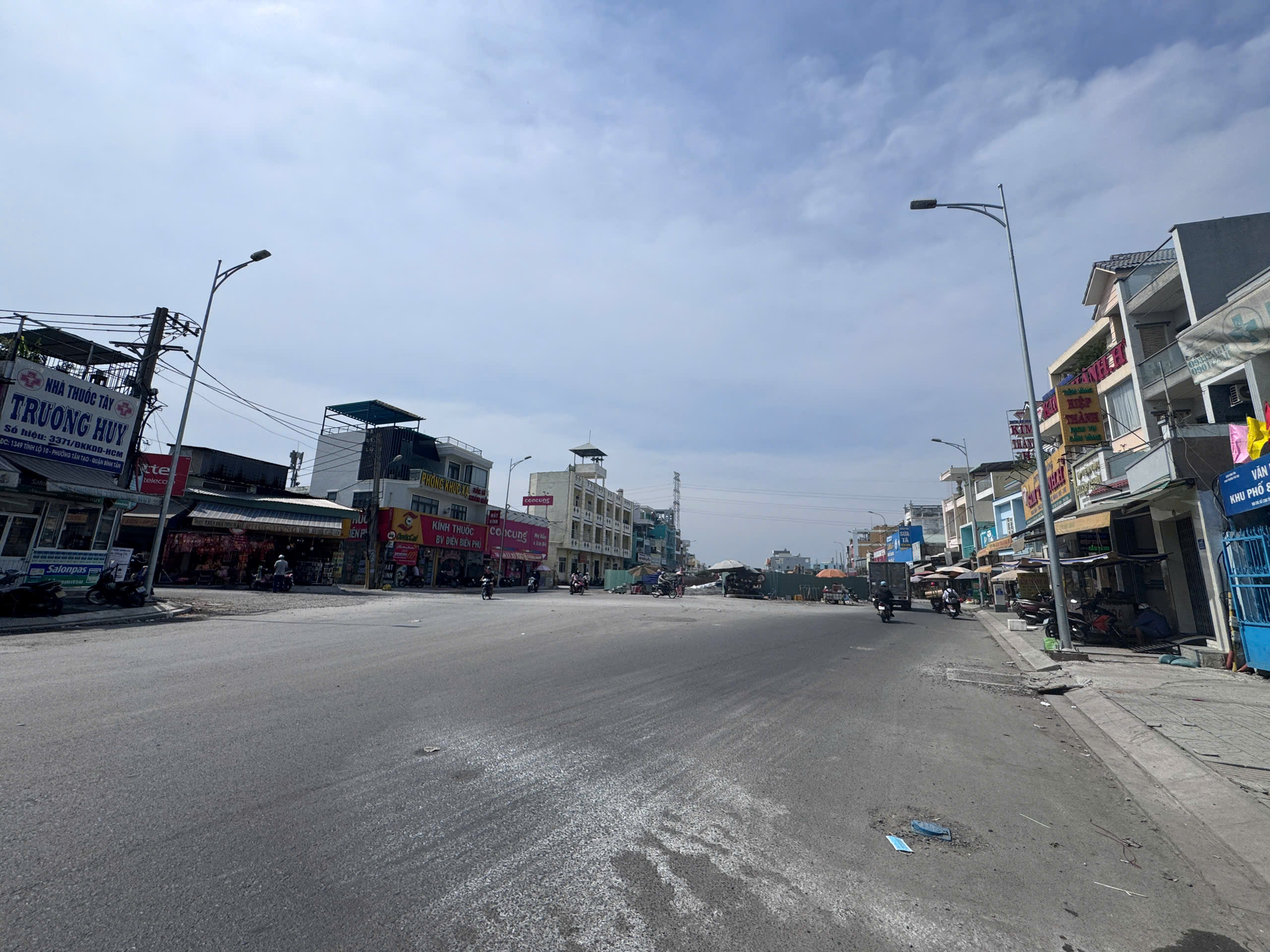Cận cảnh hai c&acirc;y cầu h&oacute;a giải &ugrave;n tắc ph&iacute;a t&acirc;y TP.HCM sắp th&ocirc;ng xe- Ảnh 16.