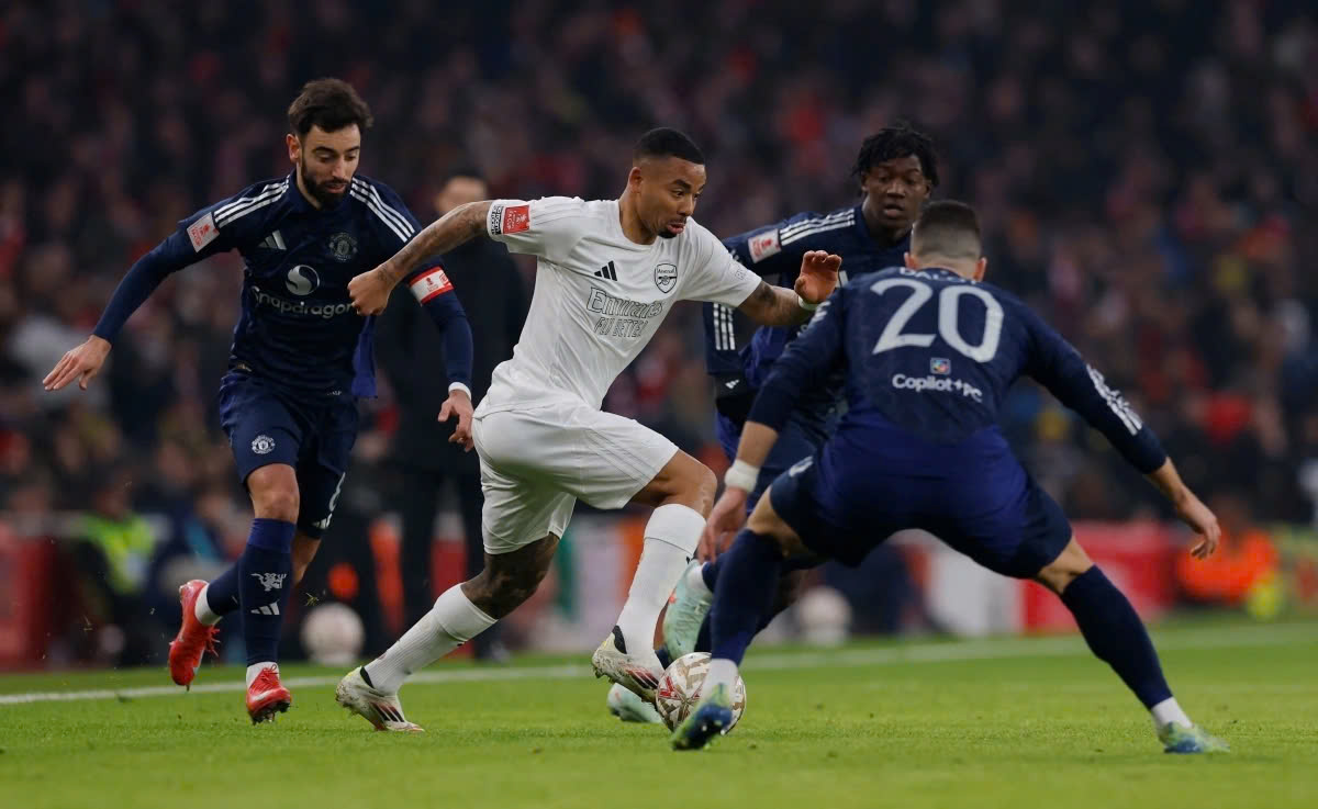 FA Cup 2024-2025: Chơi thiếu người, MU vẫn khiến Arsenal &ocirc;m hận- Ảnh 1.