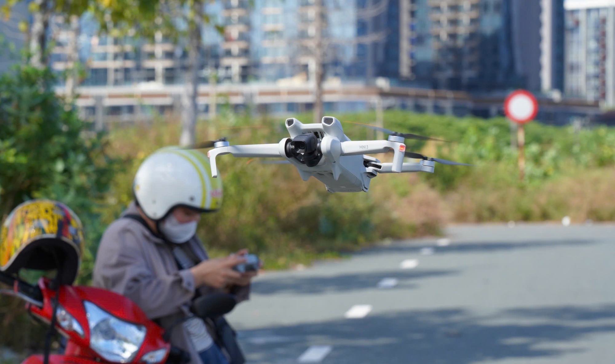 Tiến sĩ 8X thắng giải 2 tỷ đồng với luận &aacute;n về an to&agrave;n xe tự l&aacute;i, drone- Ảnh 2.