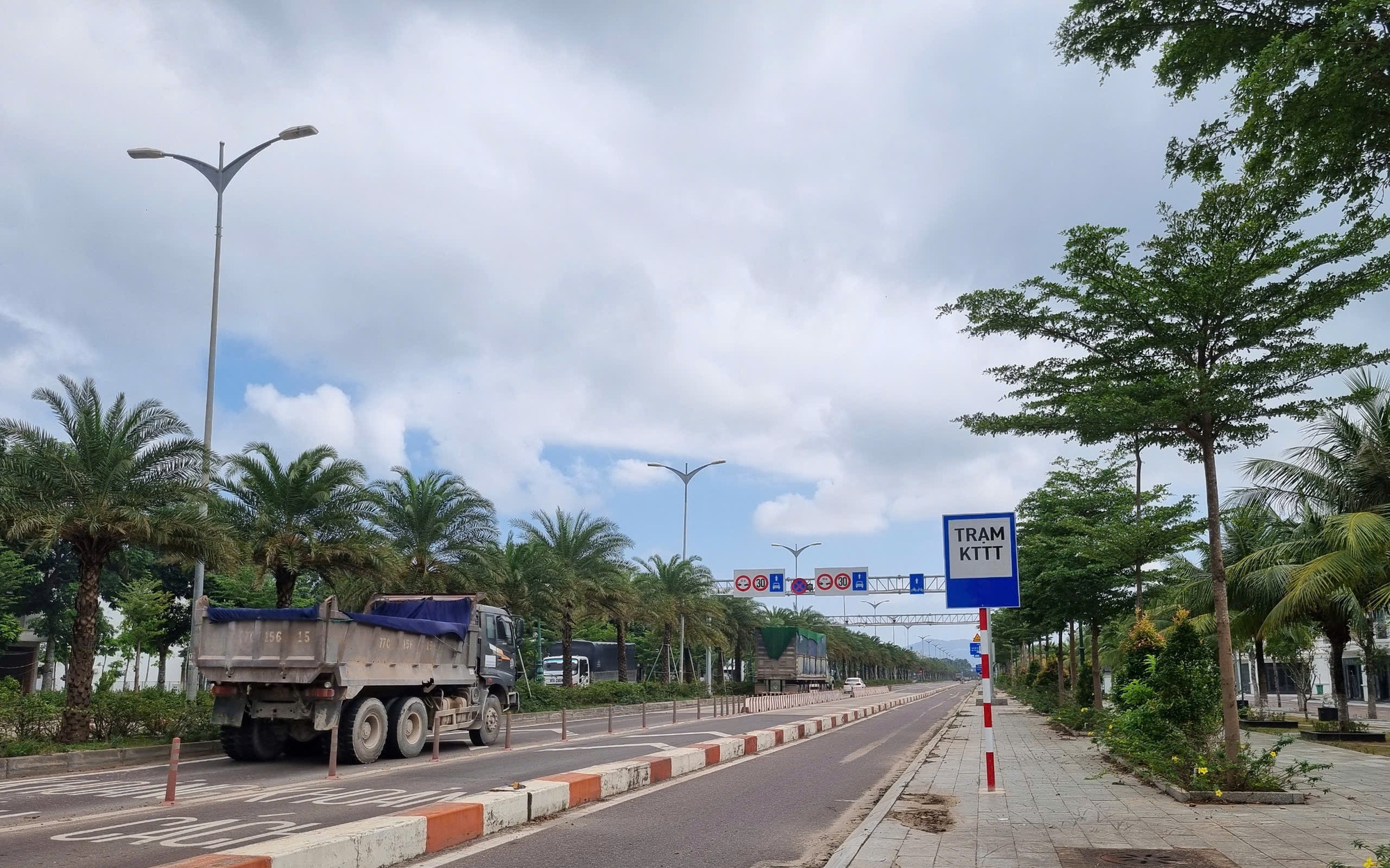 Các tuyến quốc lộ ở Quảng Ngãi bị hư hỏng được sửa chữa đến đâu?- Ảnh 2. Bình Định xử nghiêm phương tiện gây hư hỏng trạm kiểm soát tải trọng trên quốc lộ