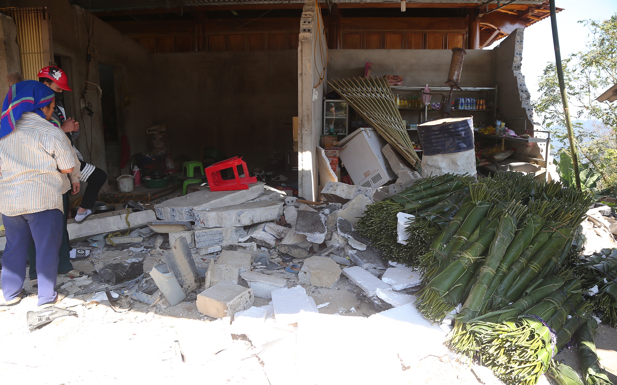 Phạt nặng đâu phải để thu tiền- Ảnh 2. Vụ tai nạn 6 người tử vong ở Nghệ An: Nỗi đau xé lòng người ở lại