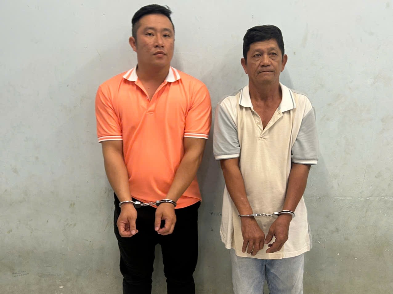 Bắt khẩn cấp cha vợ, con rể d&ugrave;ng gậy sắt đ&aacute;nh v&agrave;o đầu t&agrave;i xế c&ocirc;ng nghệ- Ảnh 1.