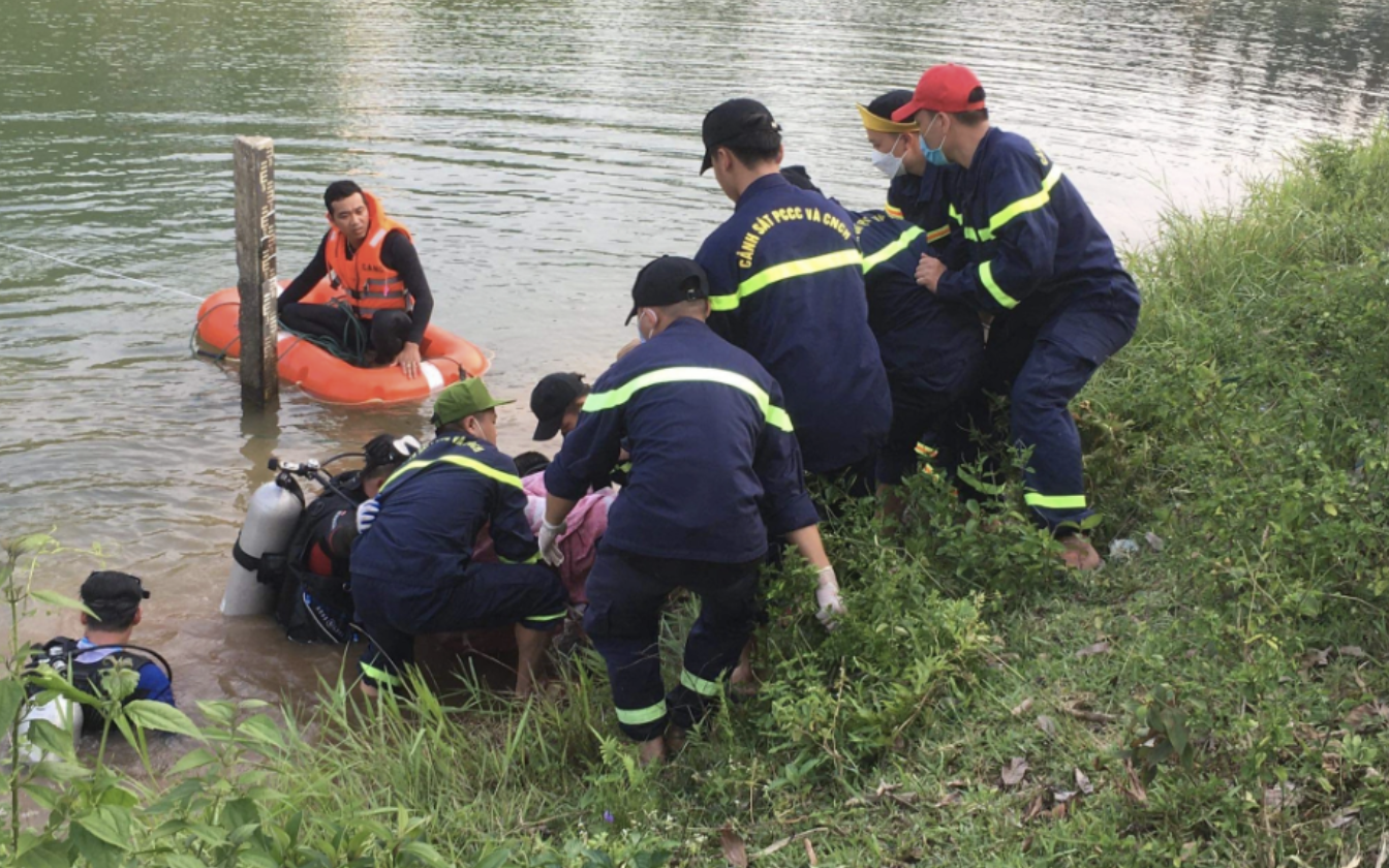 Hai anh em ruột đuối nước tử vong khi đi c&acirc;u c&aacute;