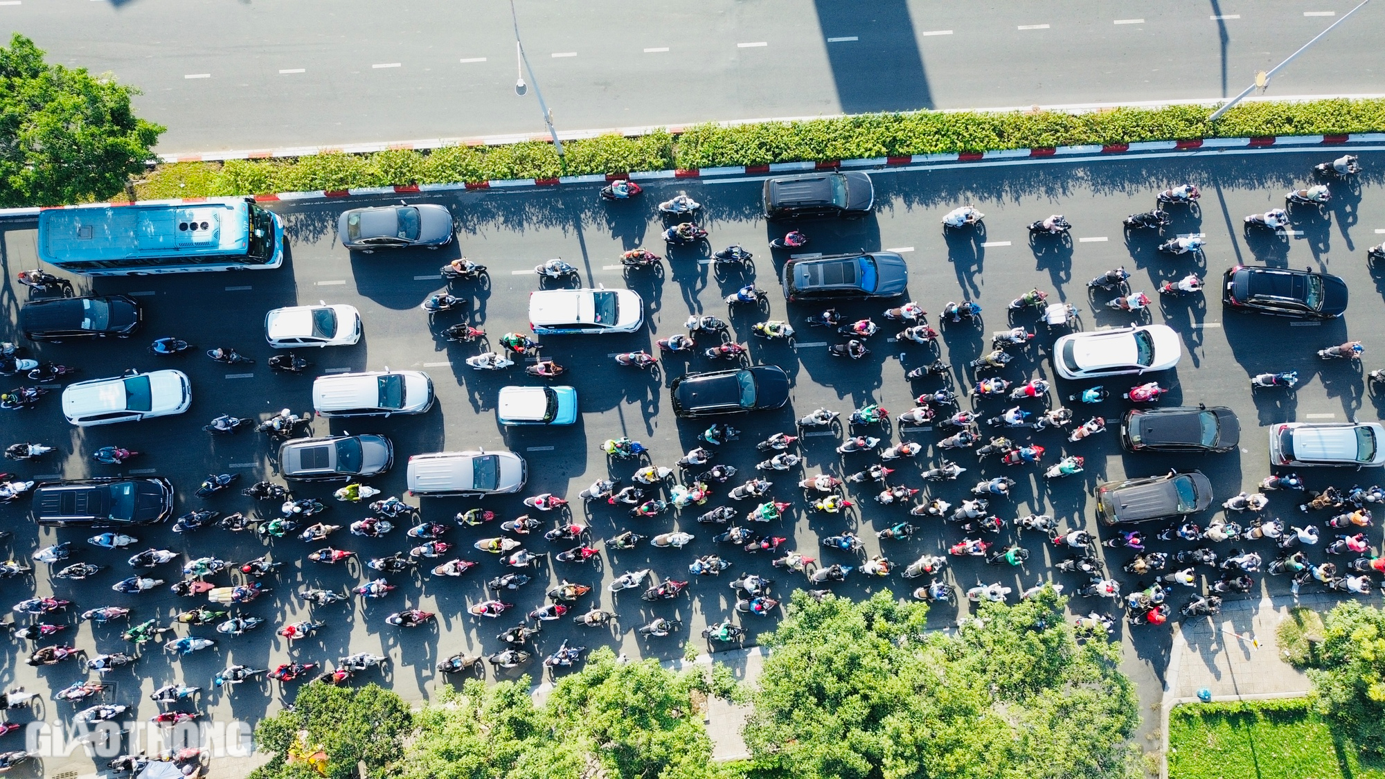 Bất ngờ với giao thông trung tâm TP.HCM ngày đầu tuần- Ảnh 6. Bất ngờ với giao thông trung tâm TP.HCM ngày đầu tuần- Ảnh 6.