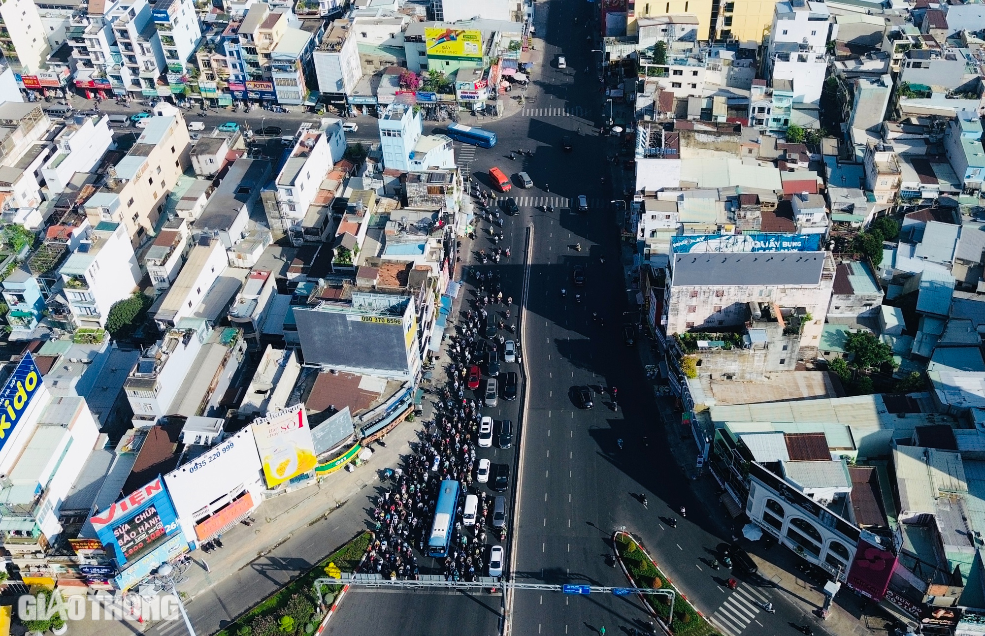 Bất ngờ với giao thông trung tâm TP.HCM ngày đầu tuần- Ảnh 2. Bất ngờ với giao thông trung tâm TP.HCM ngày đầu tuần- Ảnh 2.