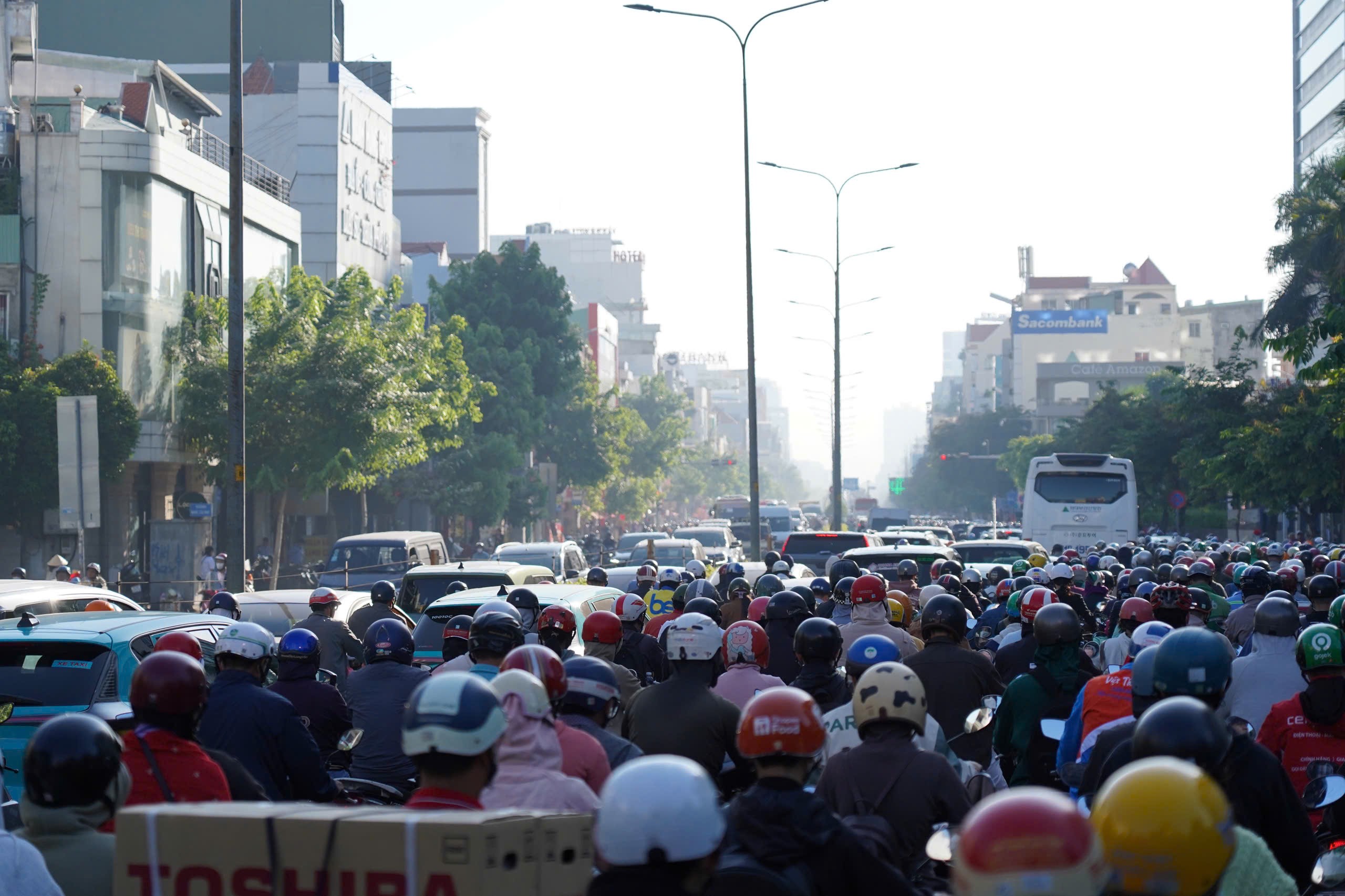 Kẹt xe ở trung tâm TP.HCM gia tăng dịp cuối năm- Ảnh 3. Kẹt xe ở trung tâm TP.HCM gia tăng dịp cuối năm- Ảnh 3.
