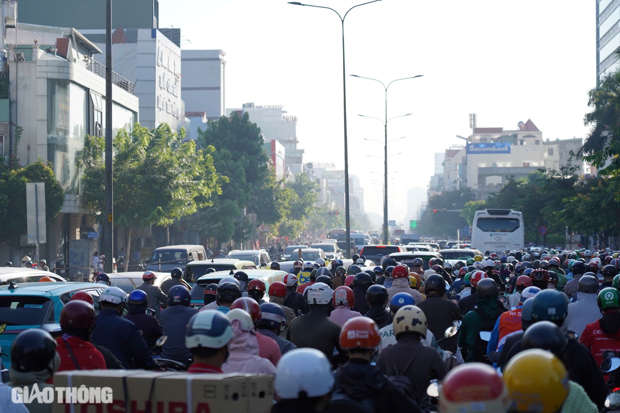 Bất ngờ với giao thông trung tâm TP.HCM ngày đầu tuần- Ảnh 8. Bất ngờ với giao thông trung tâm TP.HCM ngày đầu tuần- Ảnh 8.