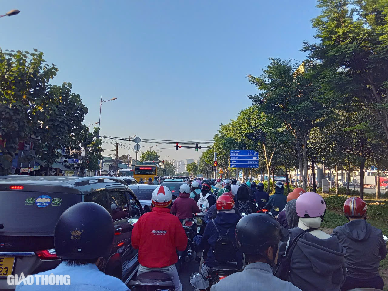 Bất ngờ với giao thông trung tâm TP.HCM ngày đầu tuần- Ảnh 12. Bất ngờ với giao thông trung tâm TP.HCM ngày đầu tuần- Ảnh 12.