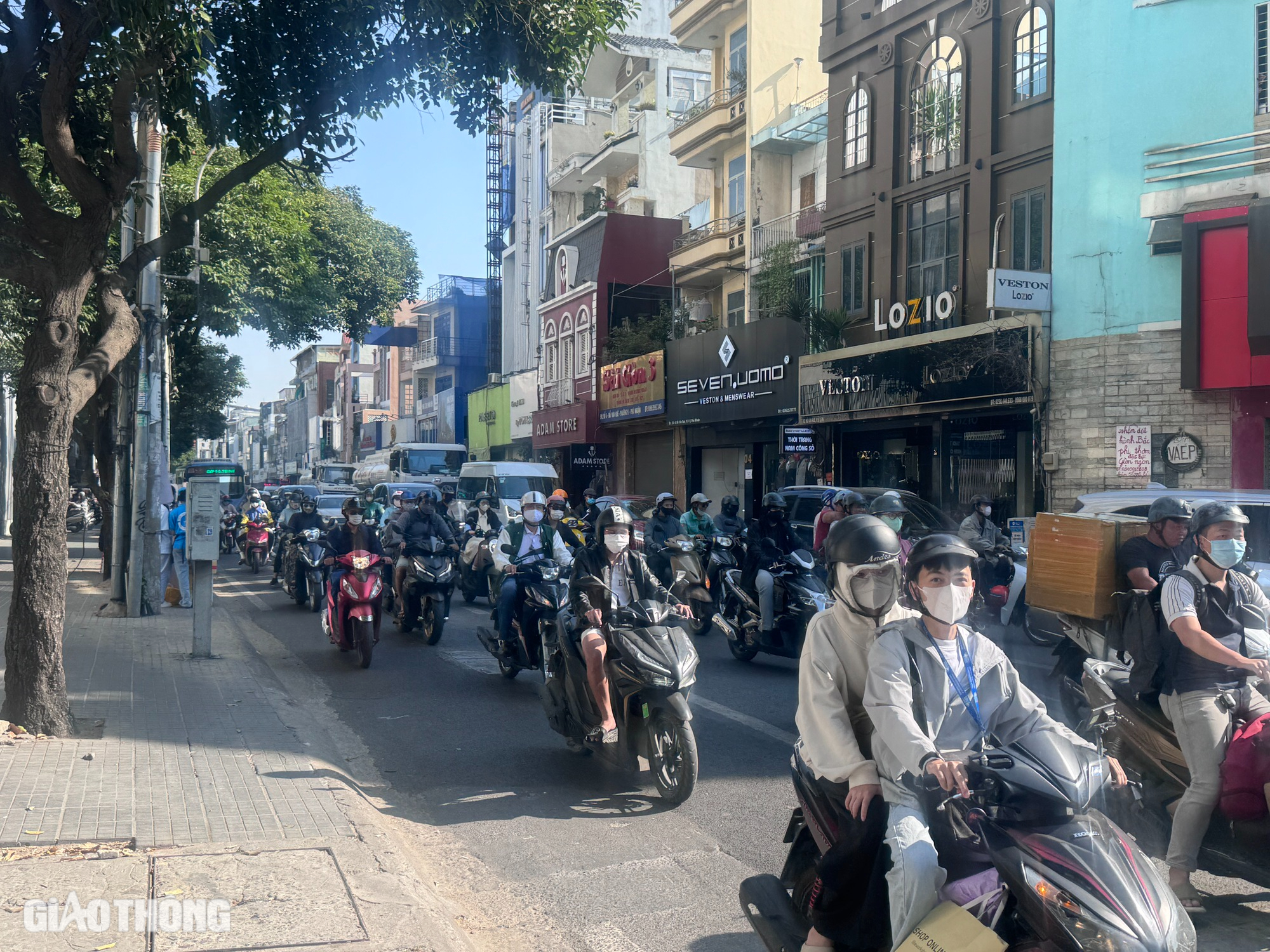 Bất ngờ với giao thông trung tâm TP.HCM ngày đầu tuần- Ảnh 7. Bất ngờ với giao thông trung tâm TP.HCM ngày đầu tuần- Ảnh 7.