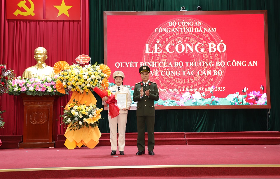 Nữ thượng t&aacute; 45 tuổi l&agrave;m Ph&oacute; gi&aacute;m đốc C&ocirc;ng an tỉnh H&agrave; Nam- Ảnh 1.