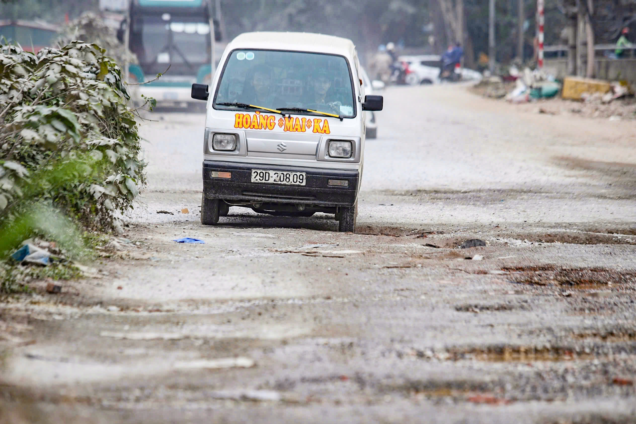 Đường nát như tương vẫn chờ mặt bằng để nâng cấp- Ảnh 3. Đường nát như tương vẫn chờ mặt bằng để nâng cấp- Ảnh 3.