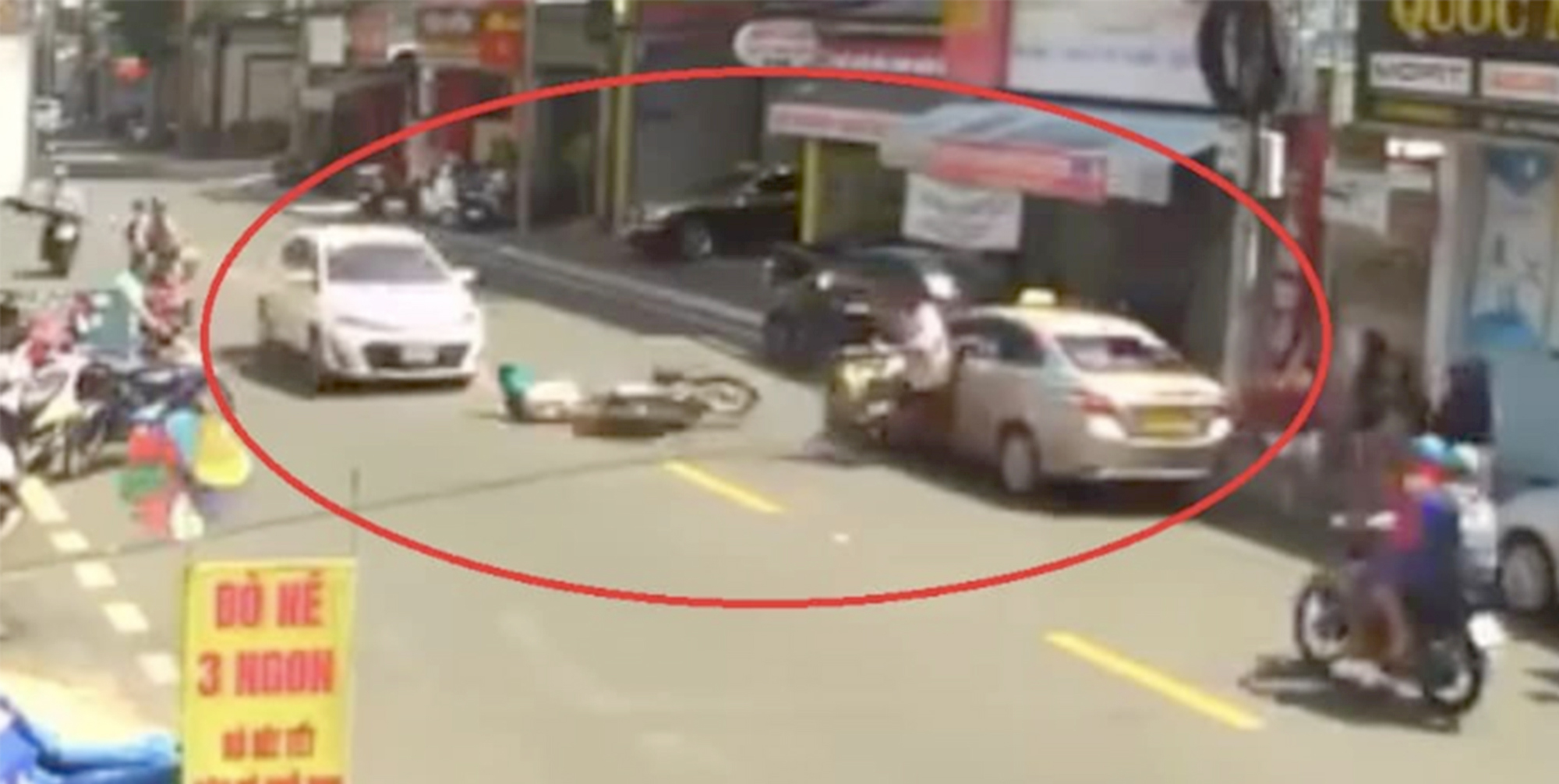 Ngăn tai nạn từ việc mở cửa xe bất cẩn- Ảnh 2. Ngăn tai nạn từ việc mở cửa xe bất cẩn- Ảnh 2.