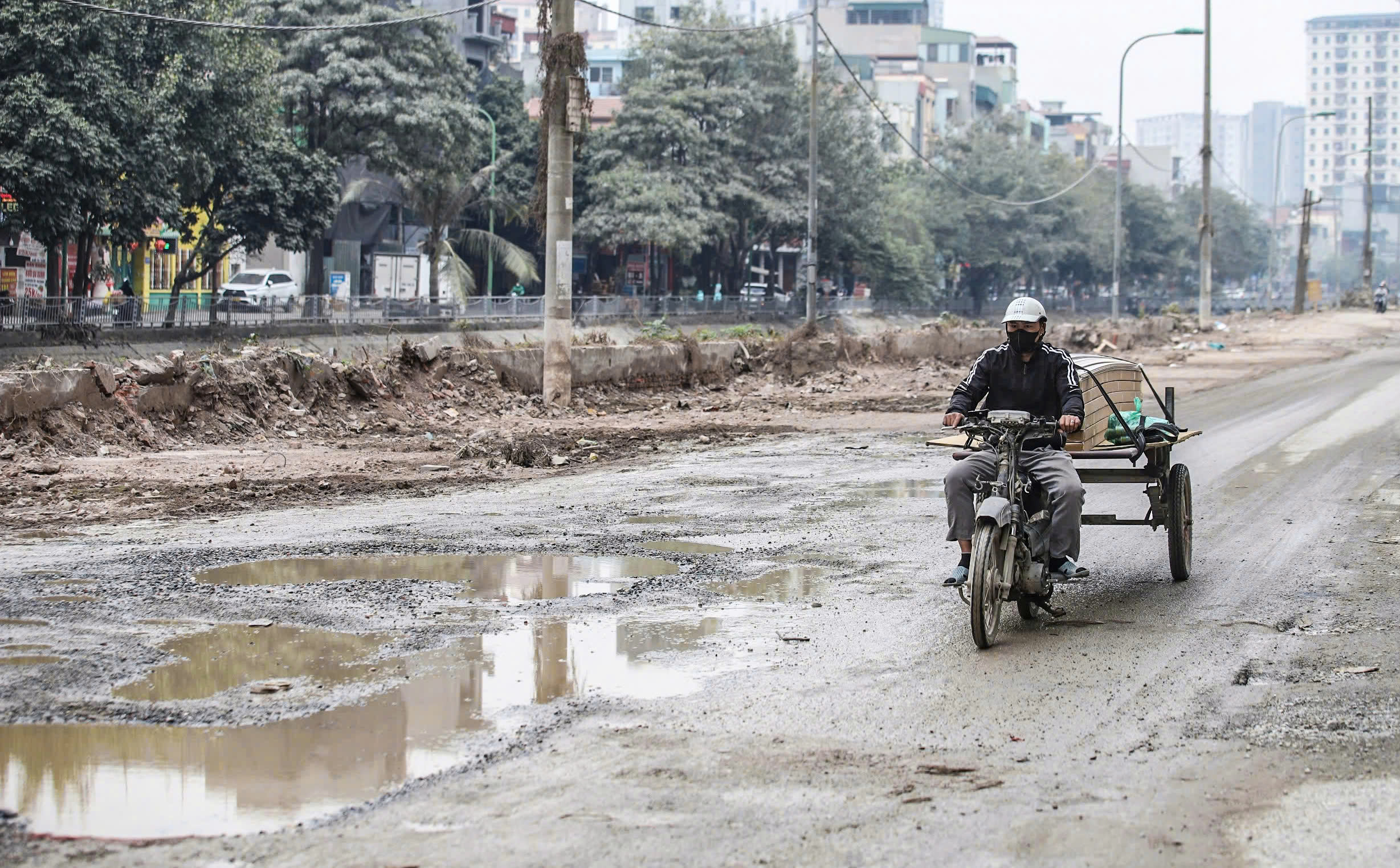 Đường nát như tương vẫn chờ mặt bằng để nâng cấp- Ảnh 5. Đường nát như tương vẫn chờ mặt bằng để nâng cấp- Ảnh 5.