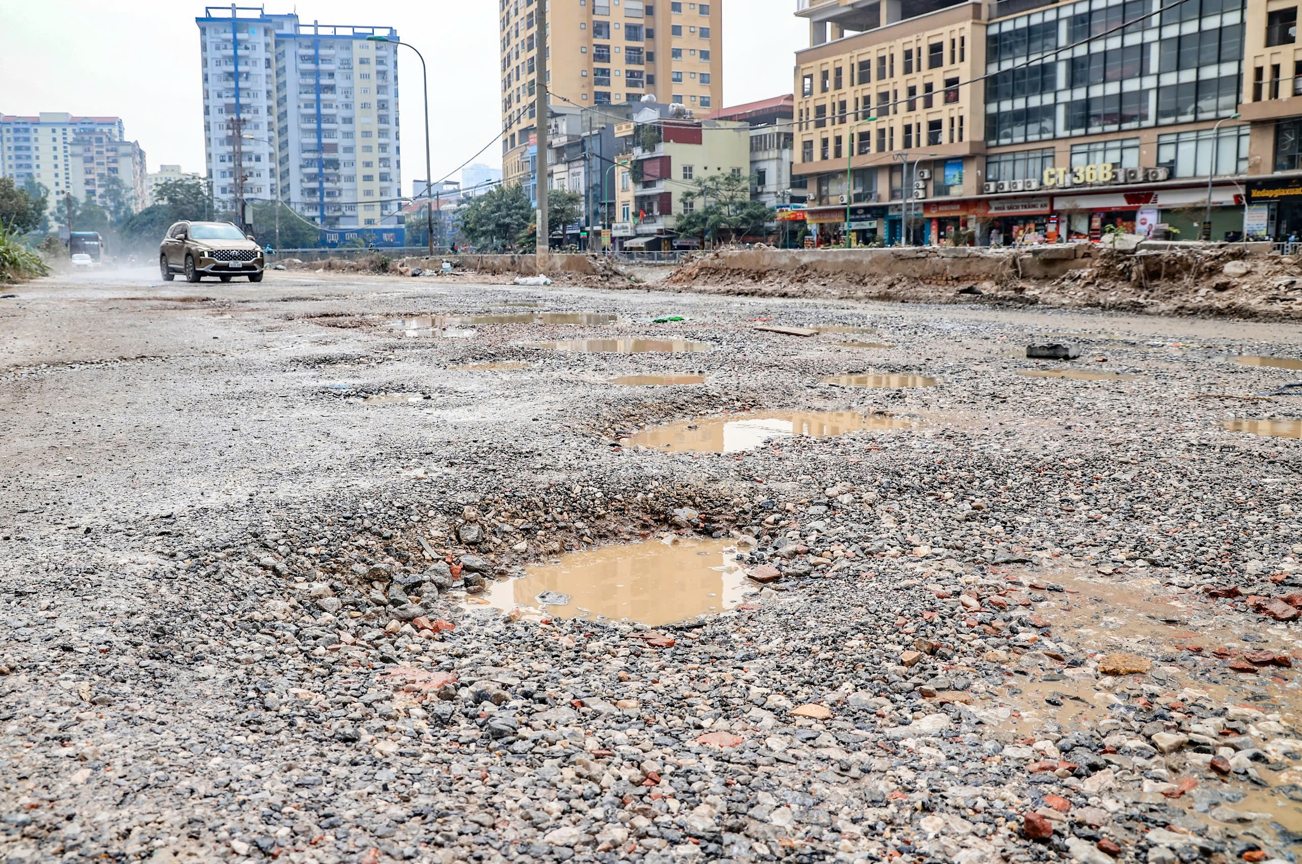 Đường nát như tương vẫn chờ mặt bằng để nâng cấp- Ảnh 12. Đường nát như tương vẫn chờ mặt bằng để nâng cấp- Ảnh 12.