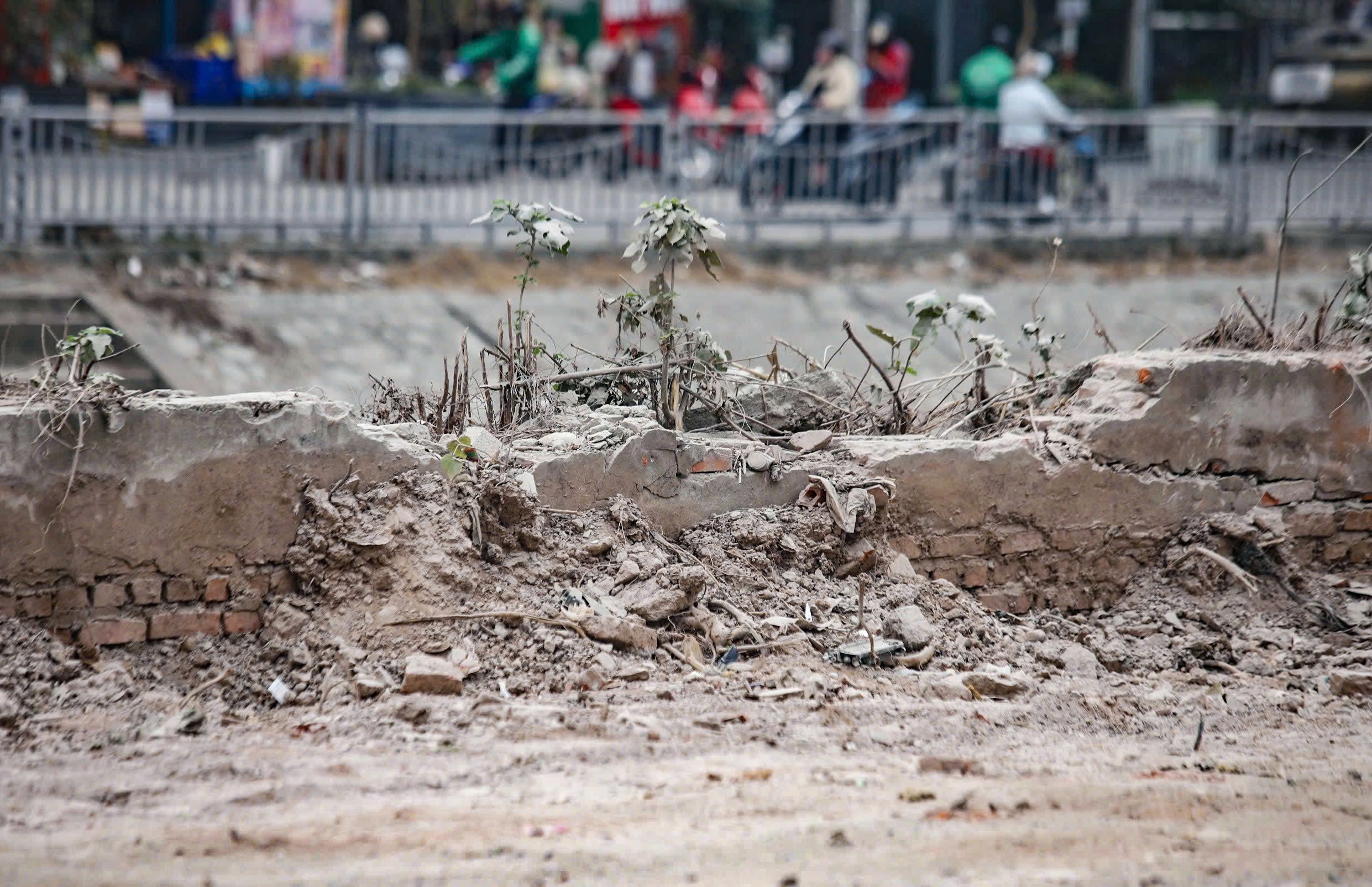 Đường nát như tương vẫn chờ mặt bằng để nâng cấp- Ảnh 7. Đường nát như tương vẫn chờ mặt bằng để nâng cấp- Ảnh 7.