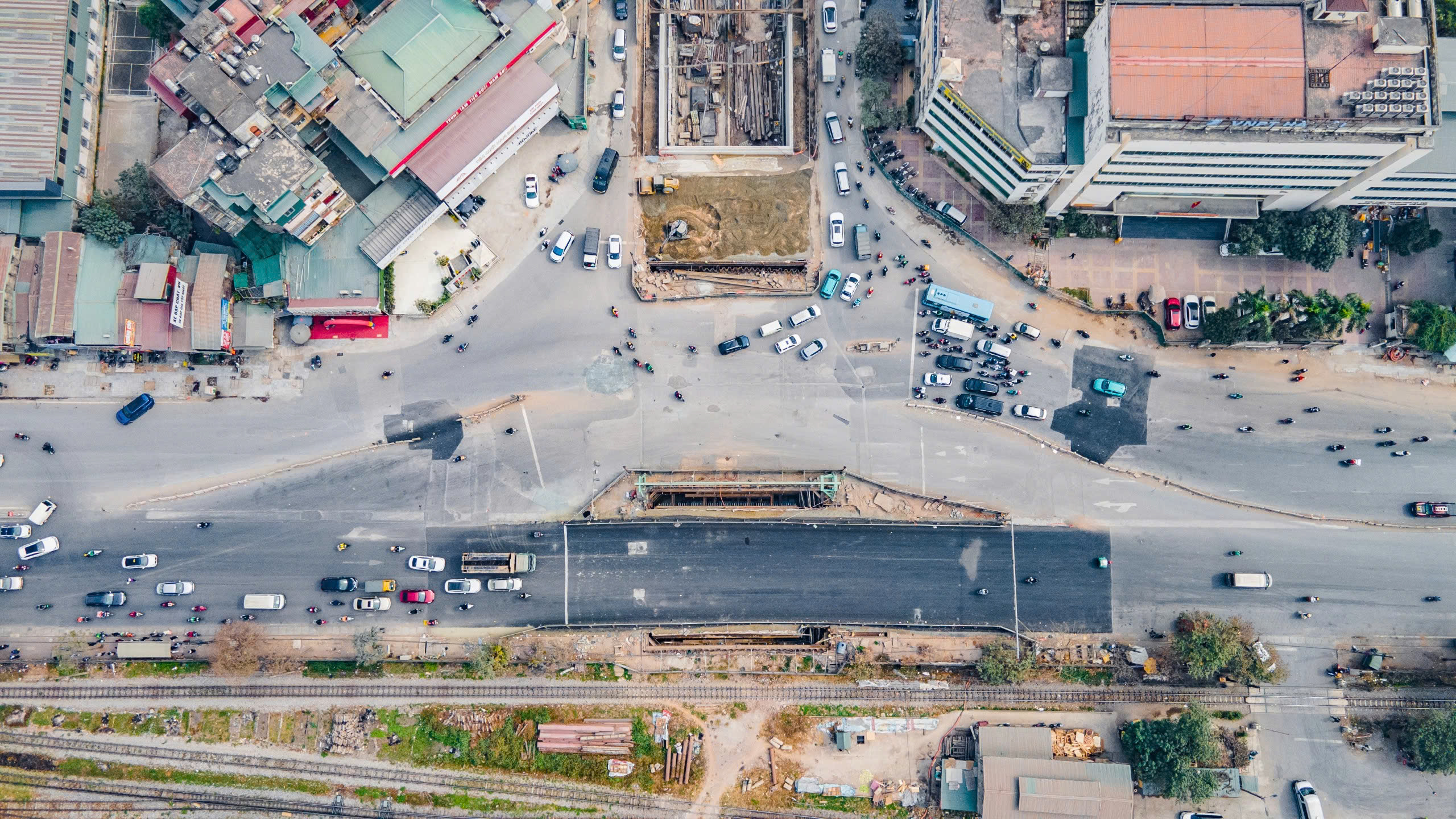 H&agrave; Nội: To&agrave;n cảnh đường Giải Ph&oacute;ng - Kim Đồng sau khi nh&agrave; thầu ho&agrave;n trả mặt đường- Ảnh 3.