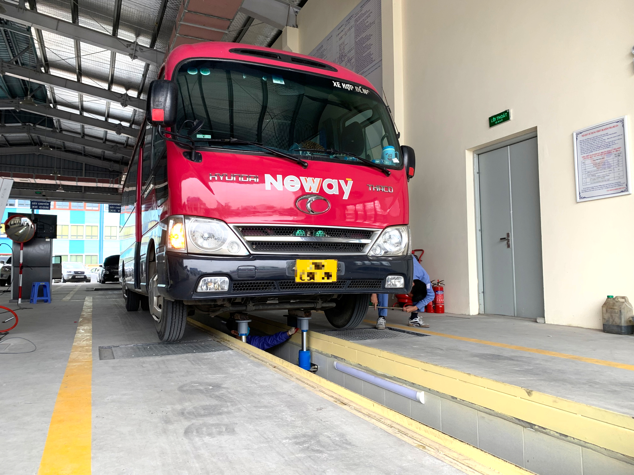 Xe biển vàng chưa đổi đăng ký xe kinh doanh vận tải có được đăng kiểm?- Ảnh 1. Xe biển vàng chưa đổi đăng ký xe kinh doanh vận tải có được đăng kiểm?- Ảnh 1.