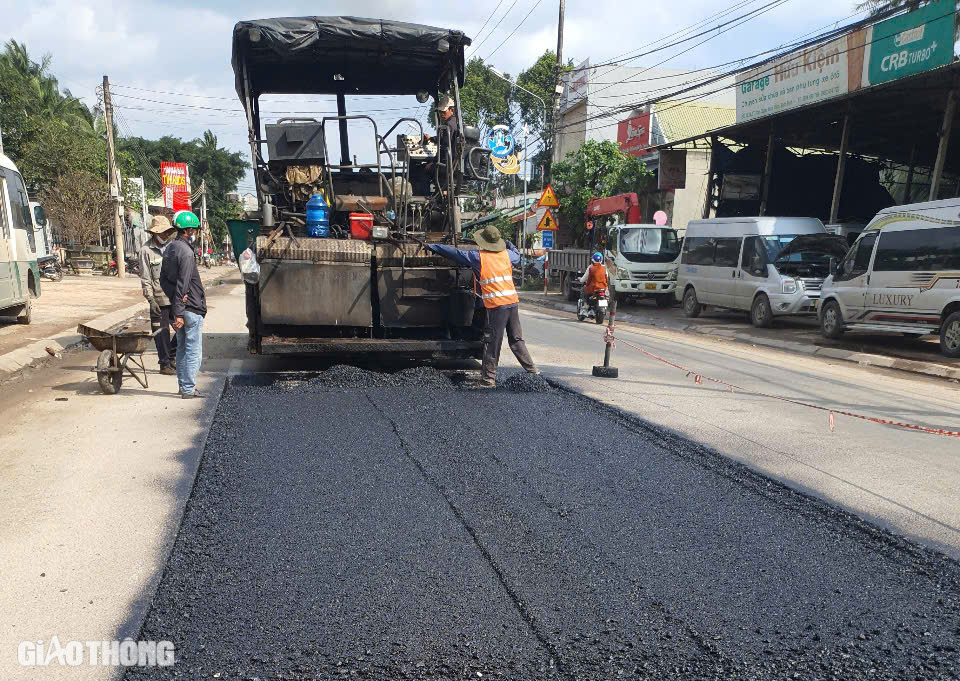 Hoàn thành sửa chữa hư hỏng trên quốc lộ 1 qua Bình Định- Ảnh 6. Hoàn thành sửa chữa hư hỏng trên quốc lộ 1 qua Bình Định- Ảnh 6.