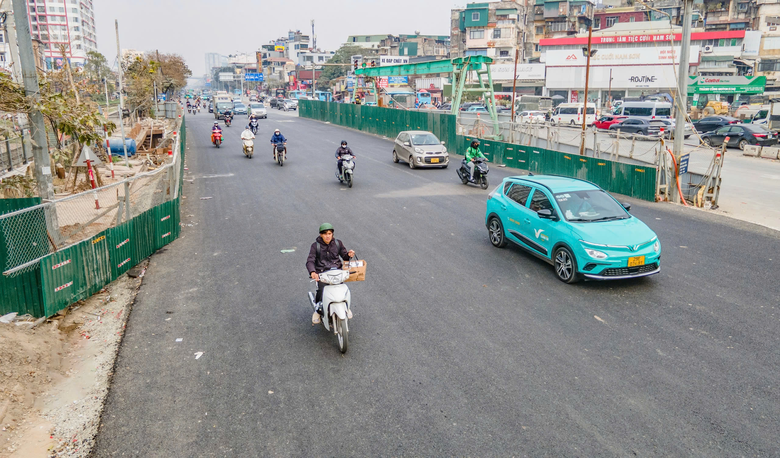H&agrave; Nội: To&agrave;n cảnh đường Giải Ph&oacute;ng - Kim Đồng sau khi nh&agrave; thầu ho&agrave;n trả mặt đường- Ảnh 5.
