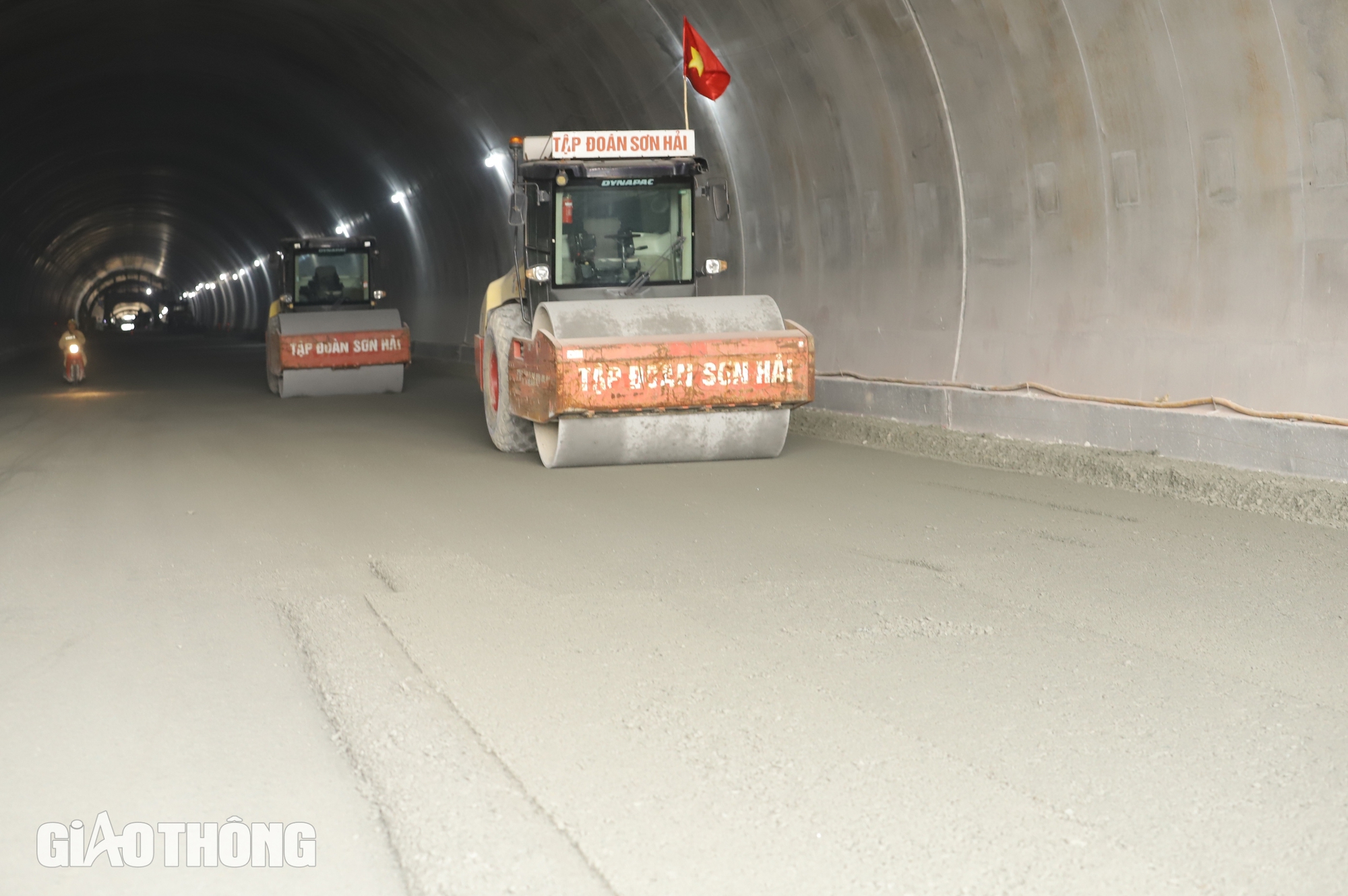 Bất chấp gi&aacute; r&eacute;t, c&ocirc;ng nh&acirc;n ăn ngủ tr&ecirc;n c&ocirc;ng trường hầm cao tốc 1.000 tỷ qua H&agrave; Tĩnh- Ảnh 2.