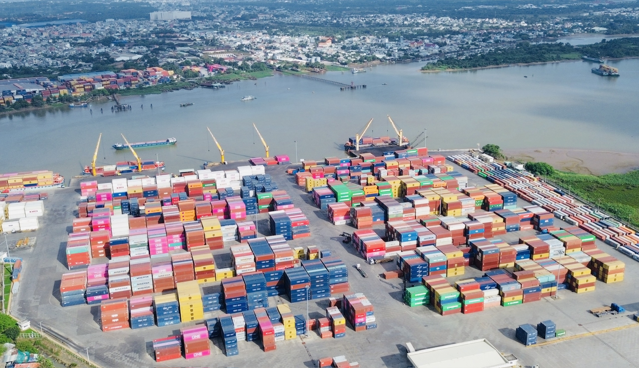 AI gi&uacute;p giảm ph&aacute;t thải trong chuỗi cung ứng logistics như thế n&agrave;o?- Ảnh 3.