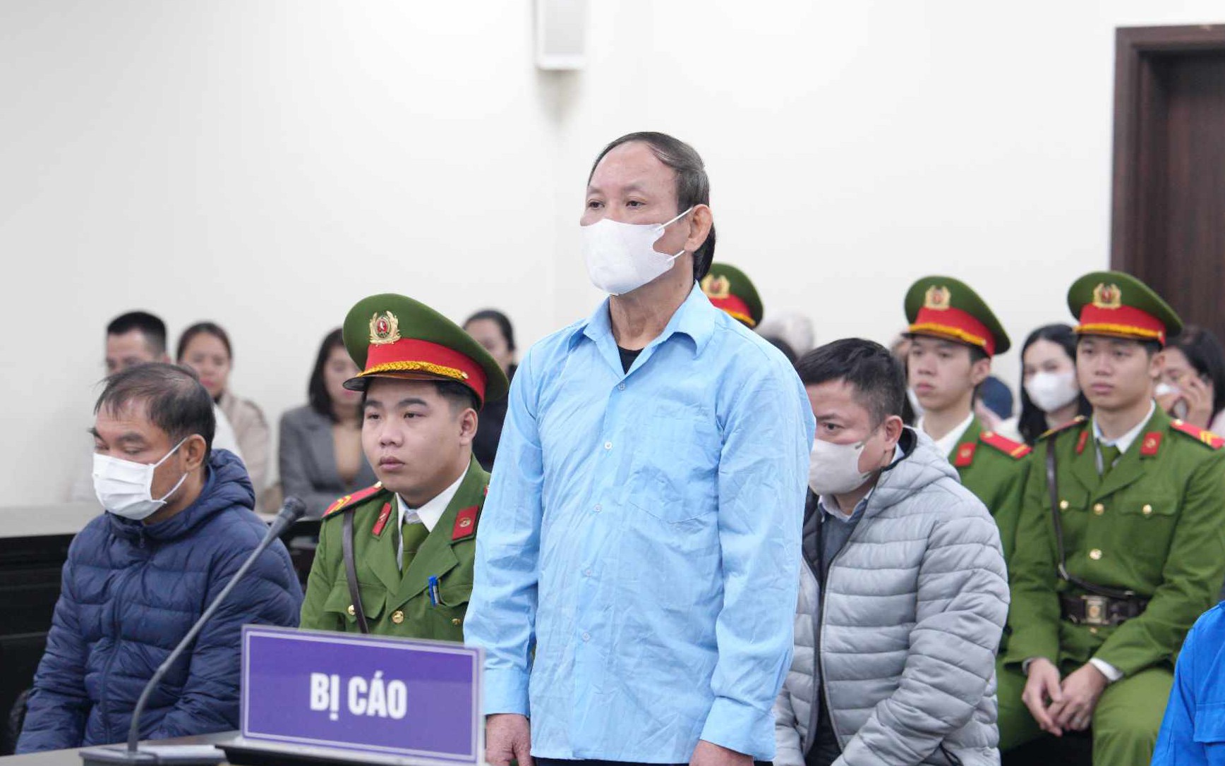 Bị c&aacute;o buộc nhận hối lộ gần 25 tỷ, cựu chủ tịch NXB Gi&aacute;o dục khai g&igrave;?