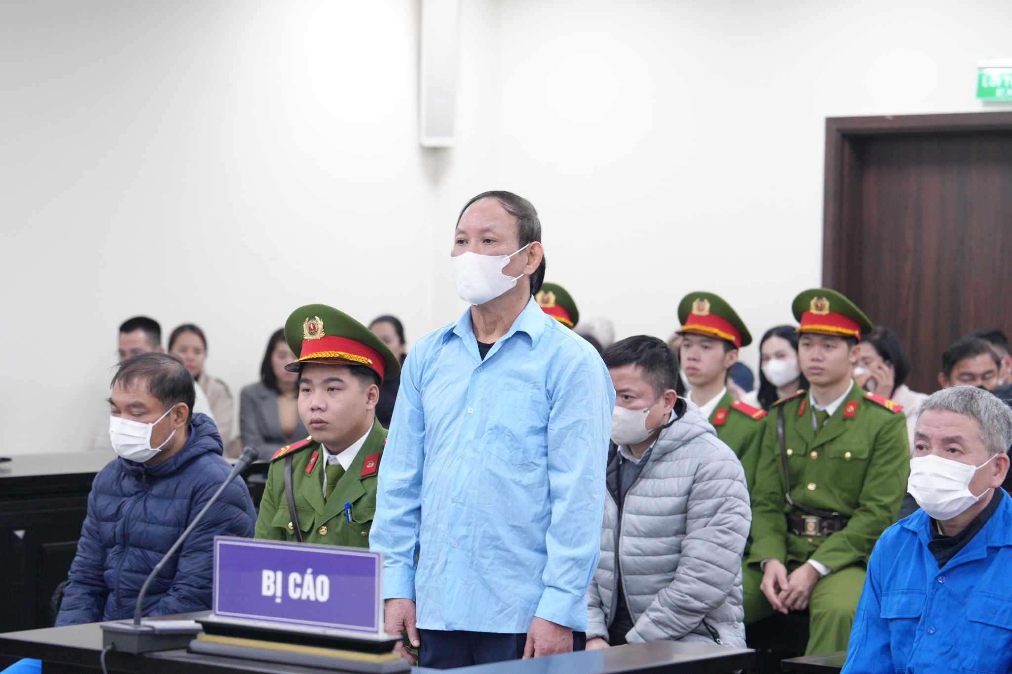 Nhận hối lộ 25 tỷ, cựu chủ tịch NXB Gi&aacute;o dục bị tuy&ecirc;n 12 năm t&ugrave;- Ảnh 1.