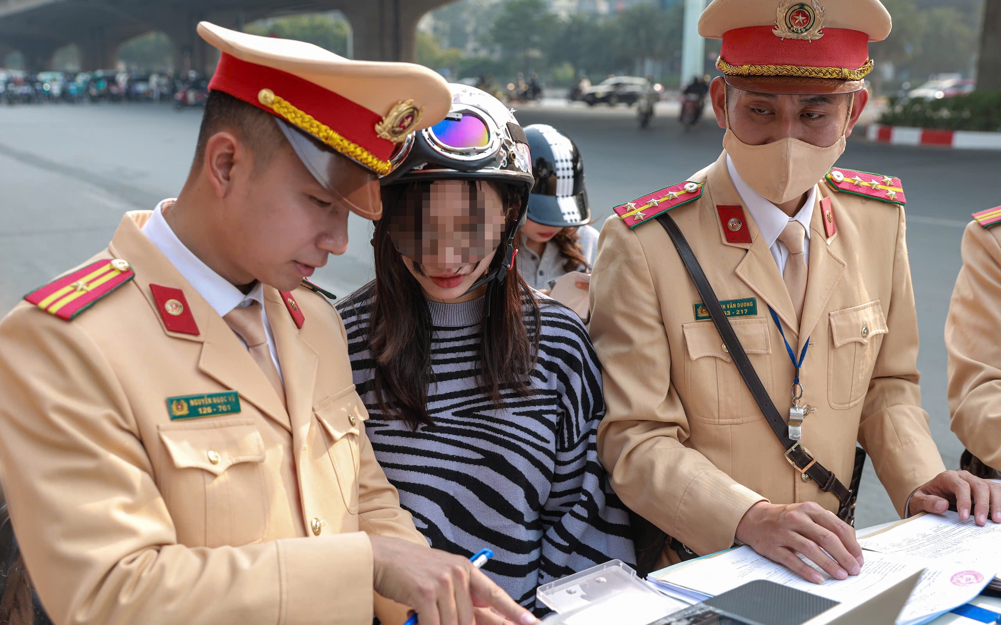 Cục CSGT: Vượt đ&egrave;n đỏ giảm r&otilde; rệt, hơn 1,2 vạn t&agrave;i xế bị trừ điểm bằng l&aacute;i