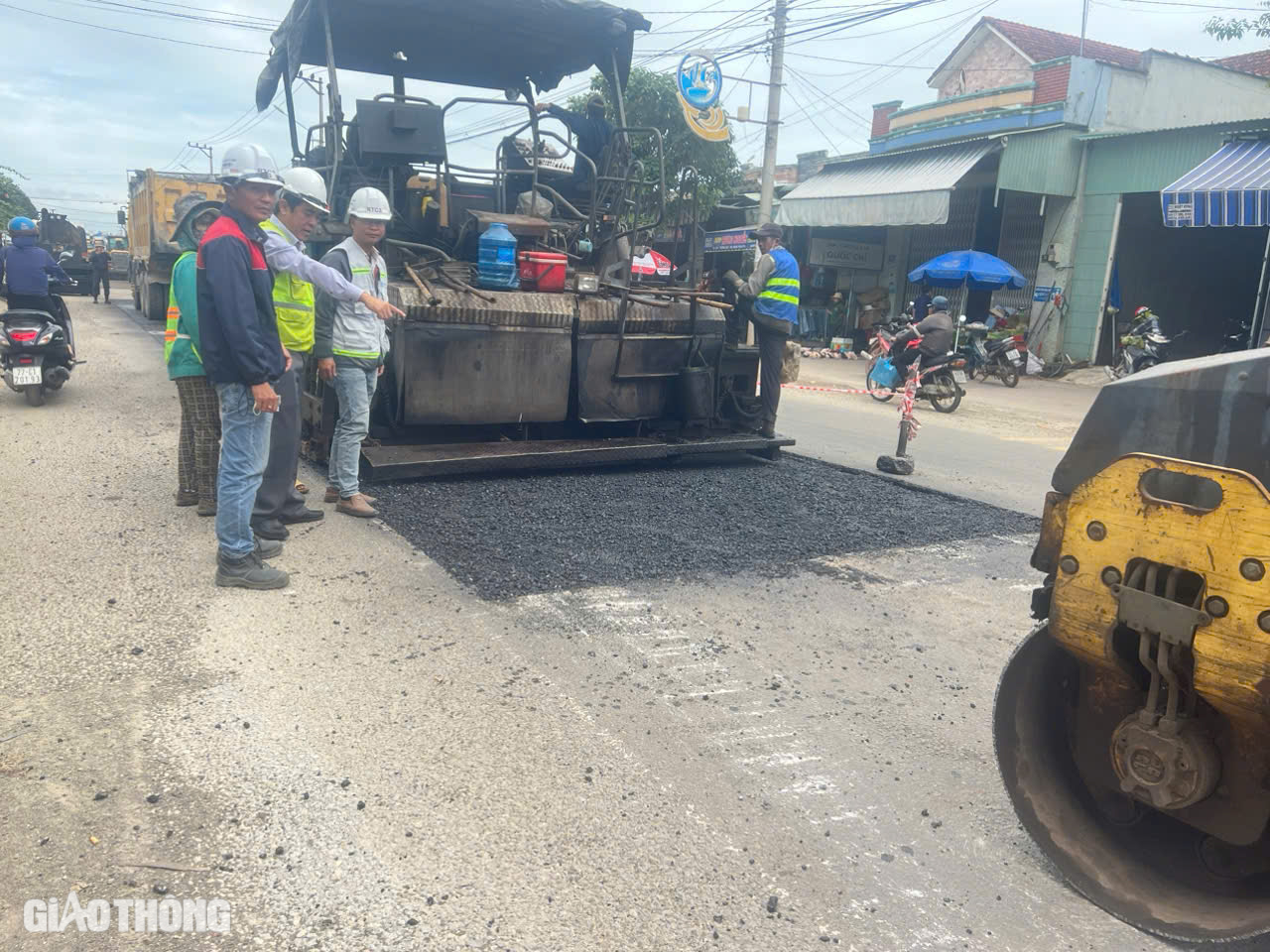 Hoàn thành sửa chữa hư hỏng trên quốc lộ 1 qua Bình Định- Ảnh 8. Hoàn thành sửa chữa hư hỏng trên quốc lộ 1 qua Bình Định- Ảnh 8.