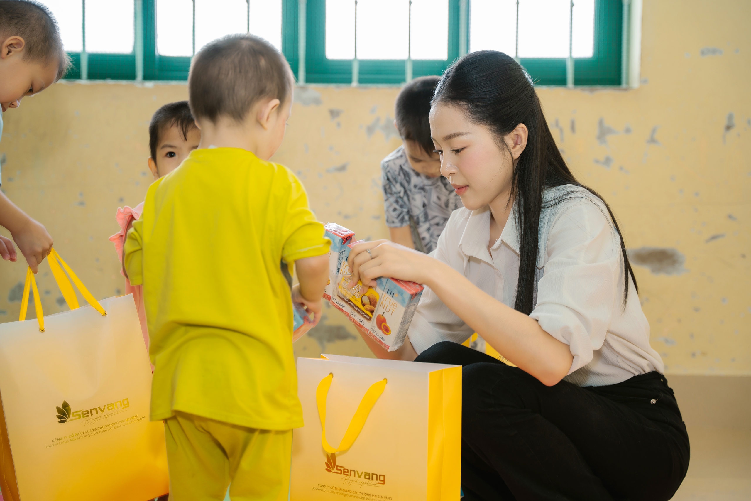 Hoa hậu Kiều Duy nhận học bổng thạc sĩ, bằng khen từ Sở Văn h&oacute;a, Thể thao v&agrave; Du lịch- Ảnh 3.