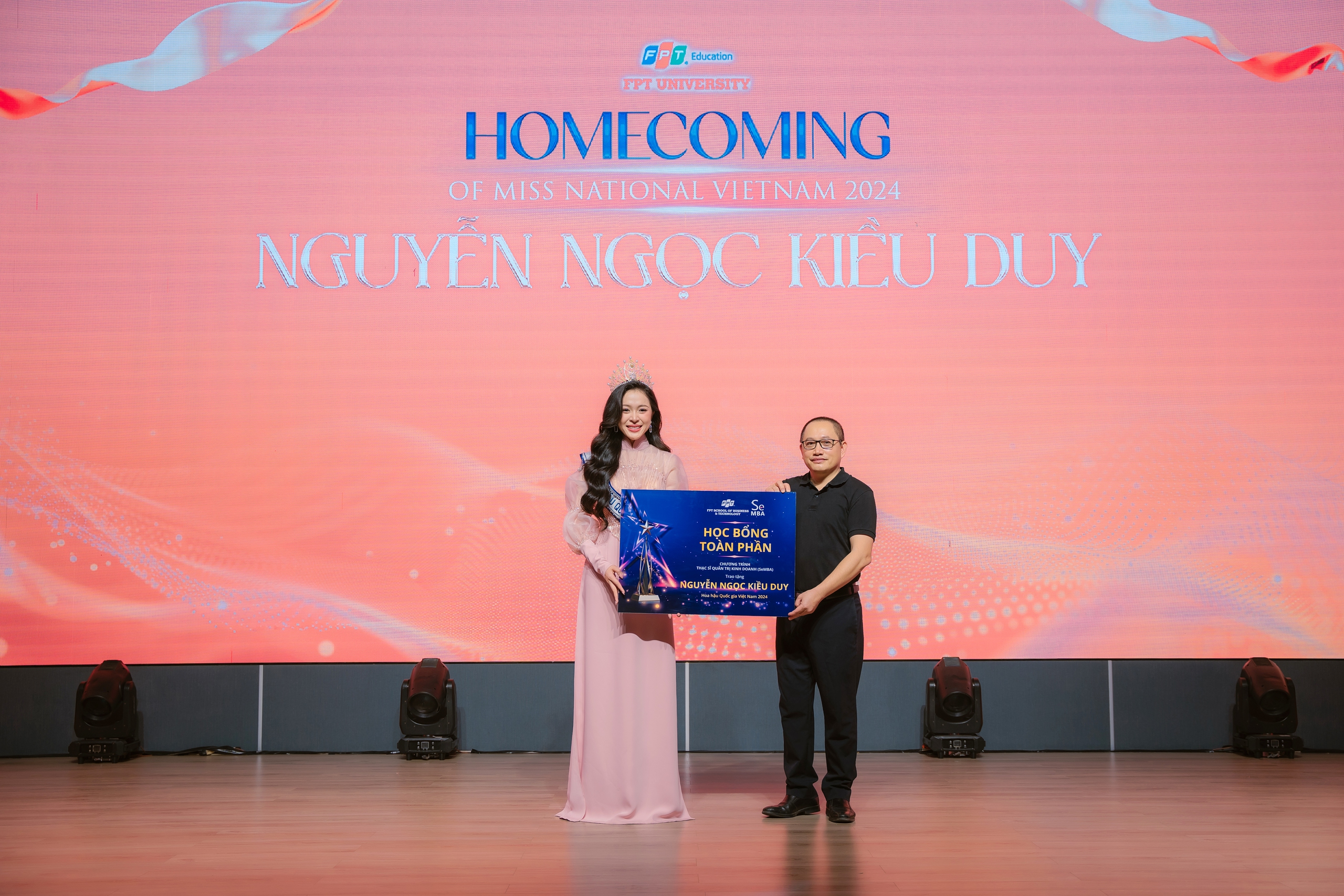 Hoa hậu Kiều Duy nhận học bổng thạc sĩ, bằng khen từ Sở Văn h&oacute;a, Thể thao v&agrave; Du lịch- Ảnh 5.