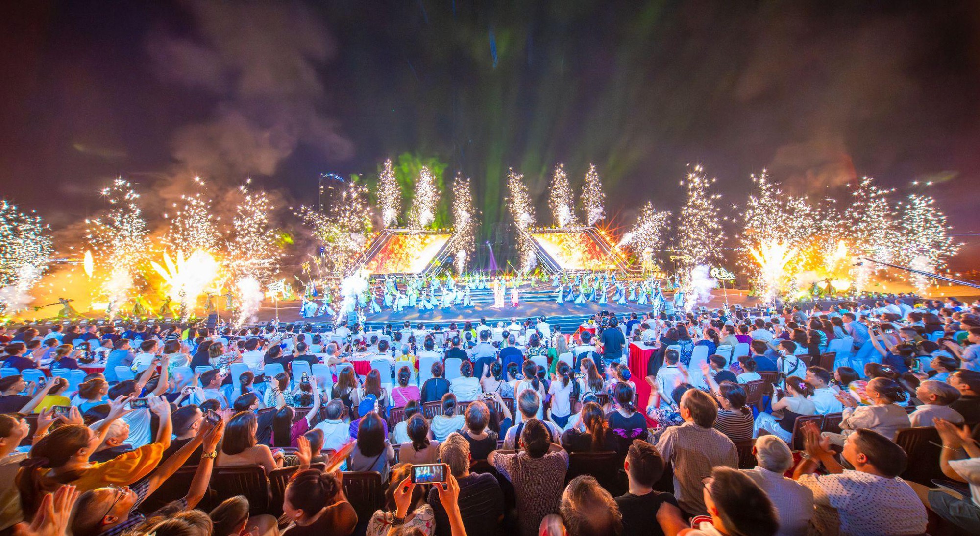 Doanh nghiệp hiến kế đưa DIFF 2025 trở thành “mùa pháo hoa” đáng nhớ nhất lịch sử?- Ảnh 1. Doanh nghiệp hiến kế đưa DIFF 2025 trở thành “mùa pháo hoa” đáng nhớ nhất lịch sử?- Ảnh 1.