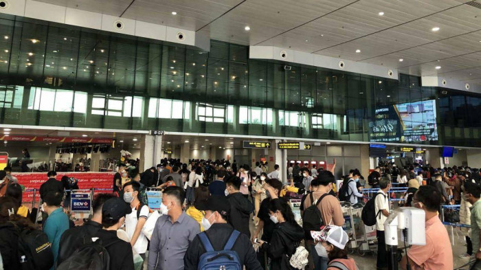 Kh&aacute;ch qua s&acirc;n bay T&acirc;n Sơn Nhất dự kiến tăng kỷ lục dịp tết Nguy&ecirc;n đ&aacute;n Ất Tỵ- Ảnh 1.