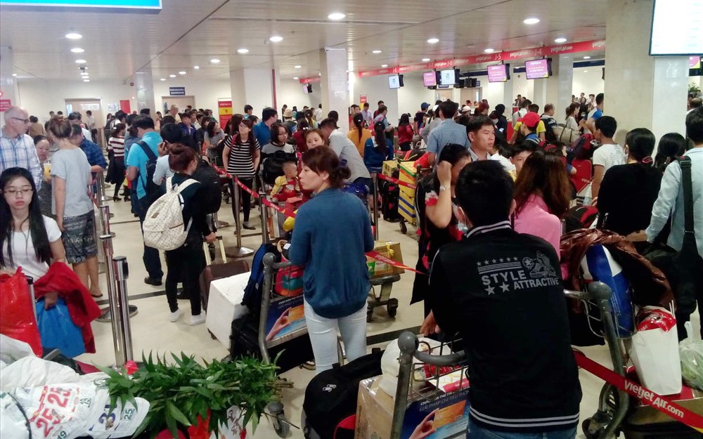 Kh&aacute;ch qua s&acirc;n bay T&acirc;n Sơn Nhất dự kiến tăng kỷ lục dịp tết Nguy&ecirc;n đ&aacute;n Ất Tỵ