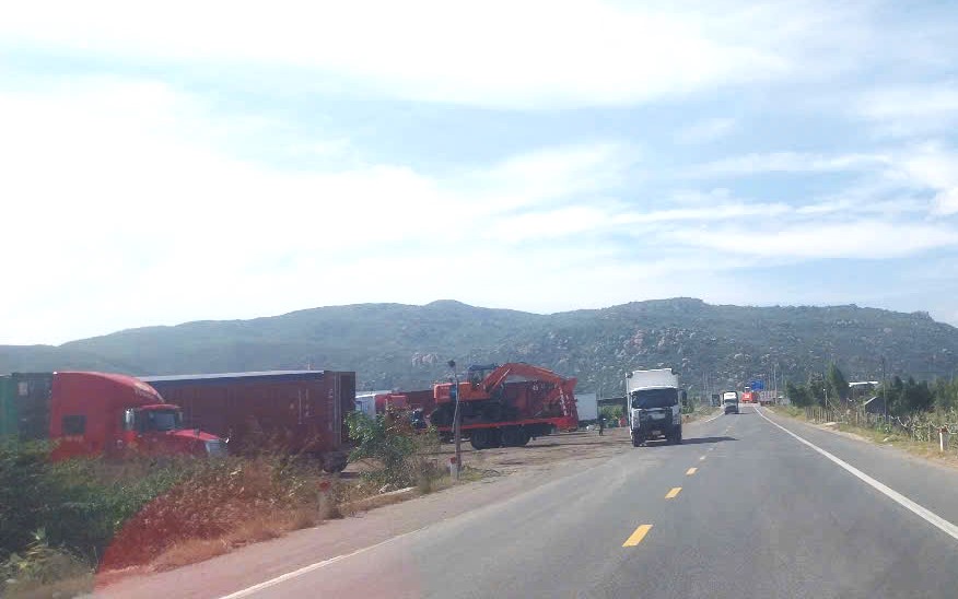 Xe đầu k&eacute;o c&aacute;n tử vong bảo vệ tại b&atilde;i xe- Ảnh 1.