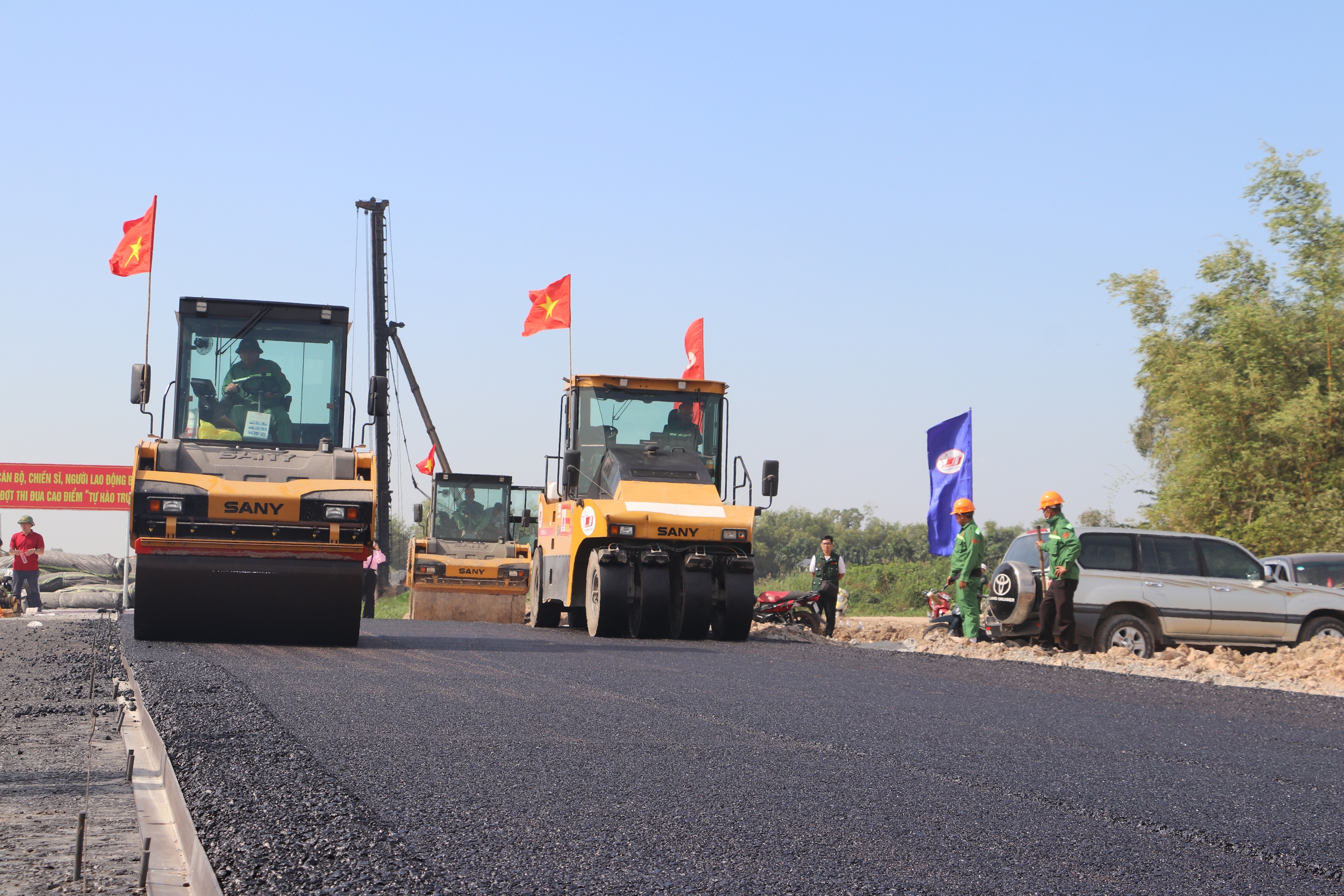 C&ocirc;ng trường cao tốc Cần Thơ - C&agrave; Mau kh&ocirc;ng nghỉ tết Nguy&ecirc;n đ&aacute;n Ất Tỵ- Ảnh 1.