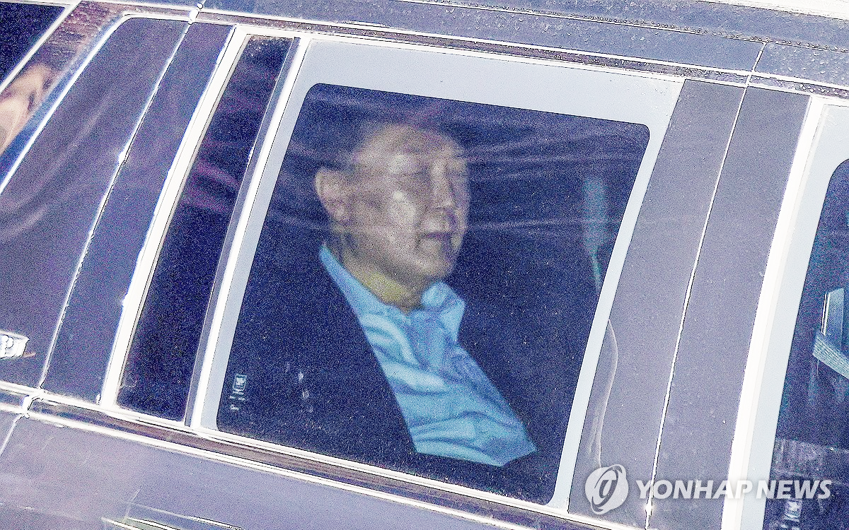 Diễn biến mới nhất vụ Tổng thống Hàn Quốc Yoon Suk Yeol bị luận tội- Ảnh 2. Tổng thống Hàn Quốc Yoon Suk Yeol gặp vấn đề sức khỏe, phải lùi giờ thẩm vấn